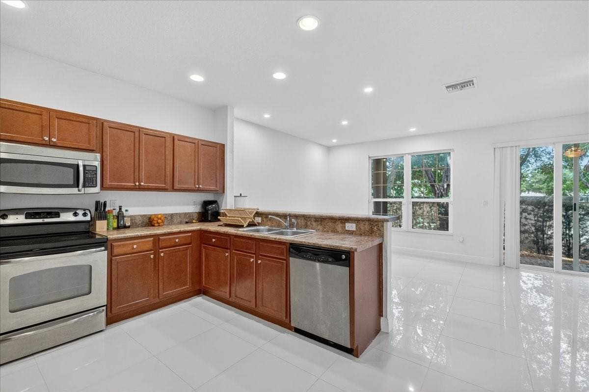 3262 NW 31st Terrace, Oakland Park, FL 33309 — photo 5 of 28