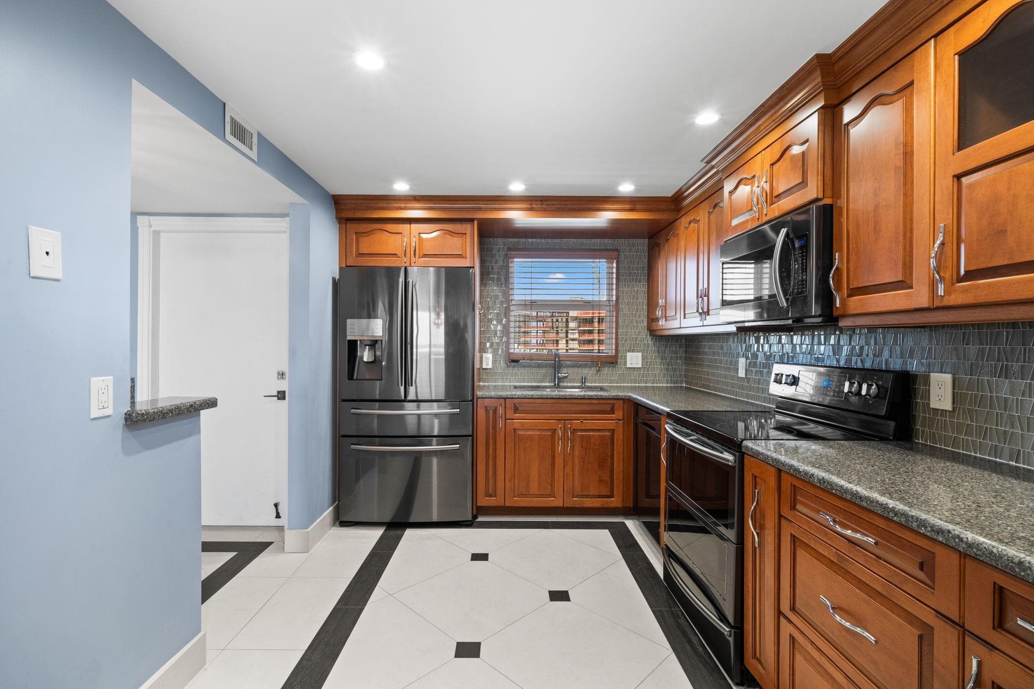511 Bayshore Drive 904, Fort Lauderdale, FL 33304 — photo 9 of 62