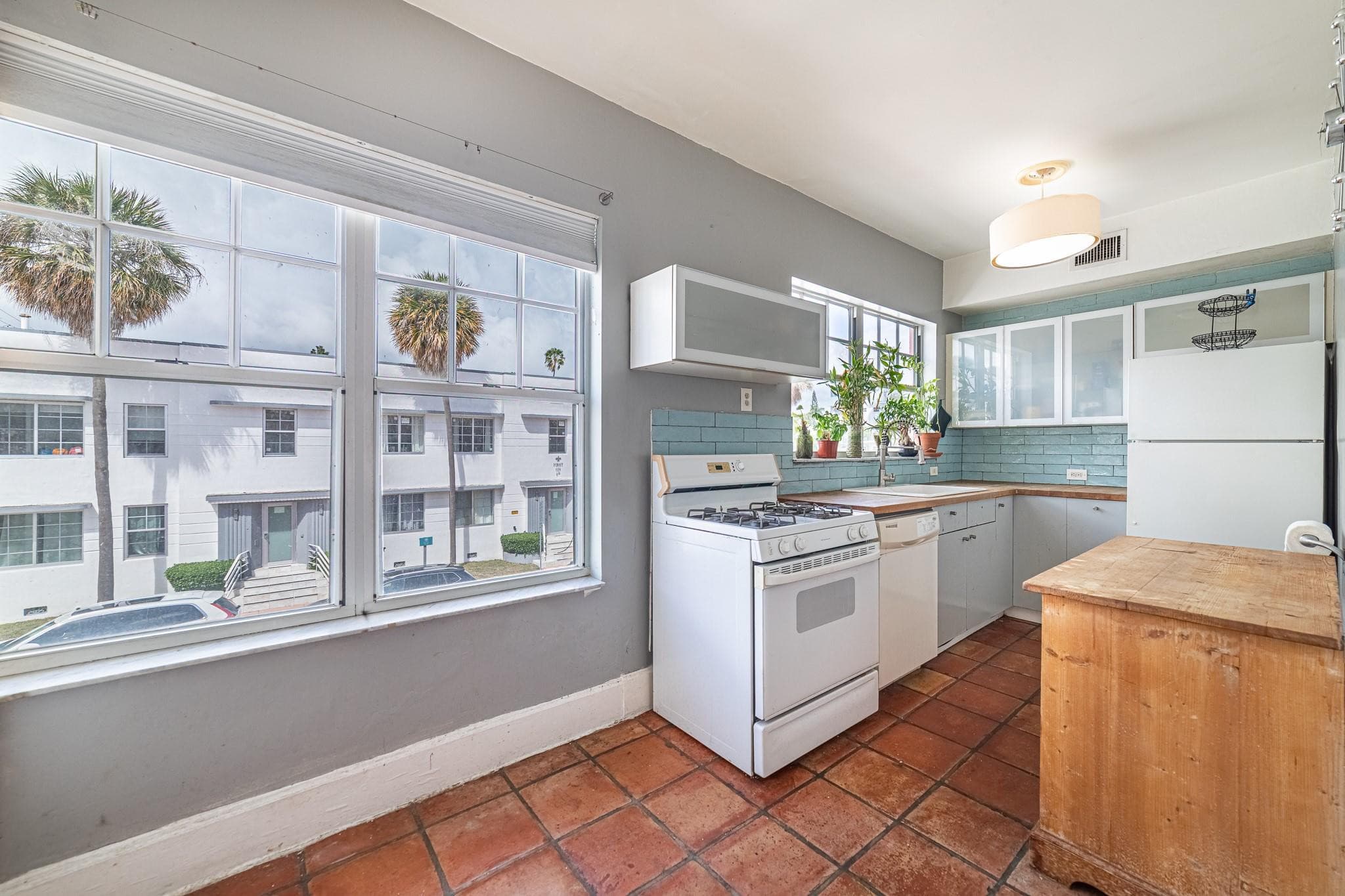 758 Meridian Avenue 8, Miami Beach, FL 33139 — photo 5 of 25