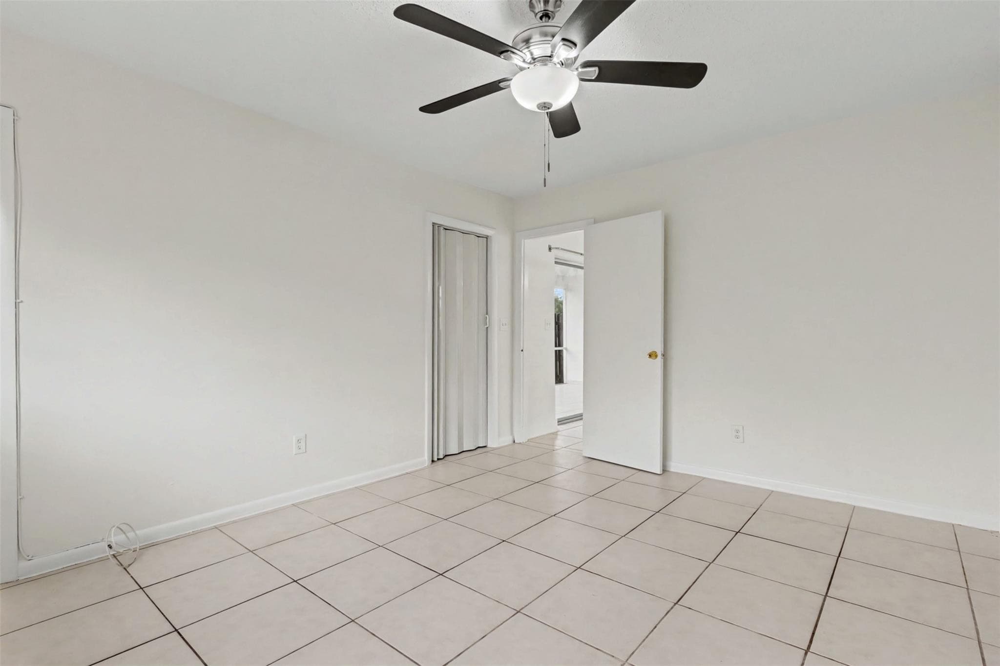 6821-6825 NW 11th Place 6825, Plantation, FL 33317 — photo 29 of 39