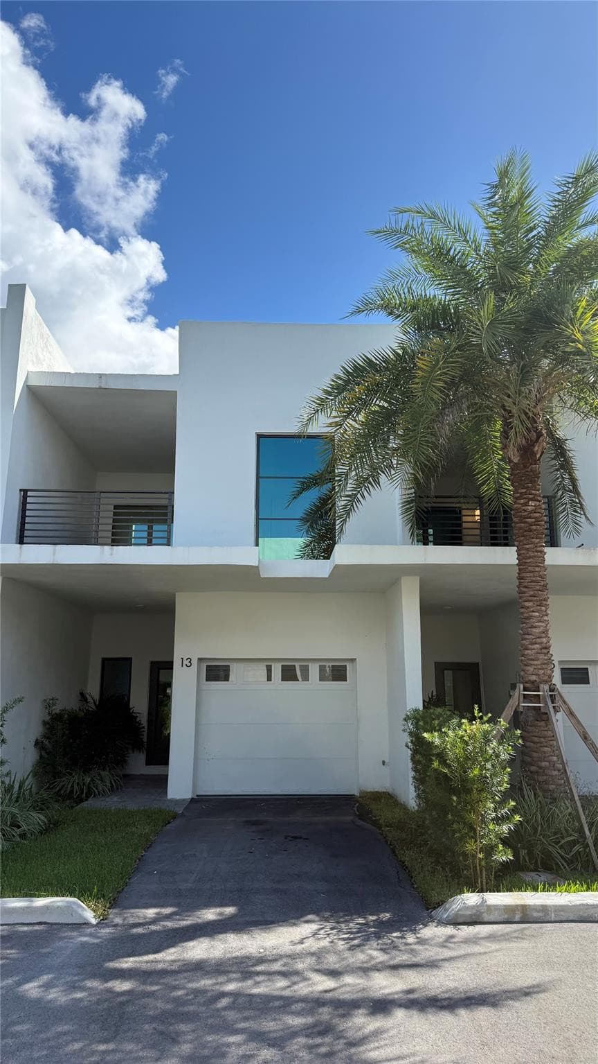 2526 Pierce Street 4, Hollywood, FL 33020 — photo 1 of 11