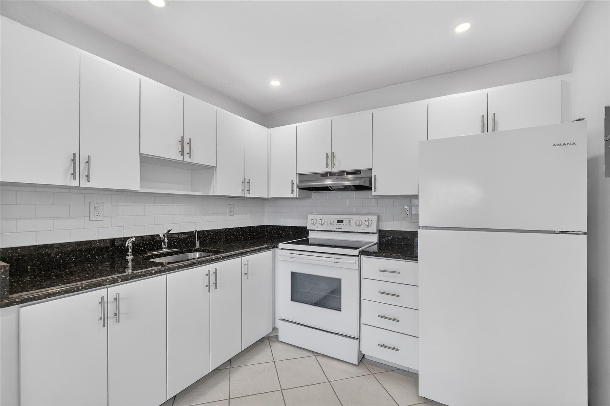 608 Normandy M, Delray Beach, FL 33484 — photo 8 of 19