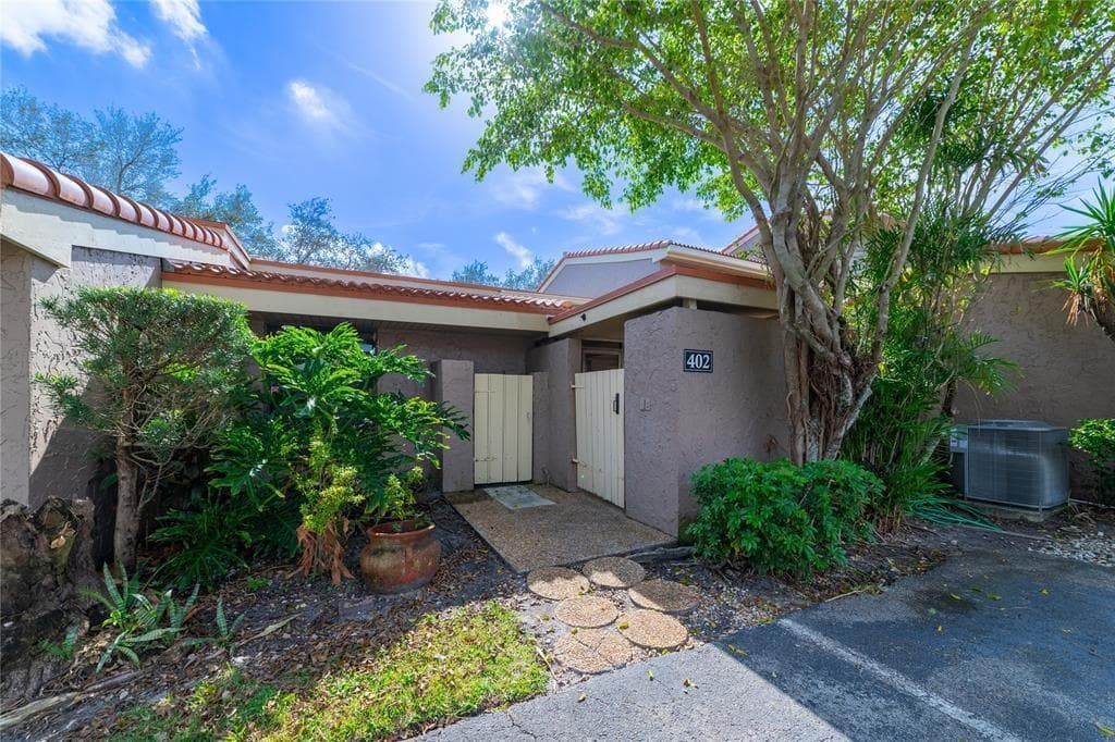 402 Saint Andrews Road 55, Hollywood, FL 33021 — photo 1 of 14