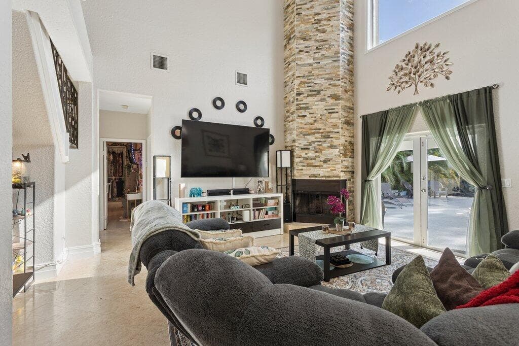 5521 SW 109th Avenue, Davie, FL 33328 — photo 5 of 57