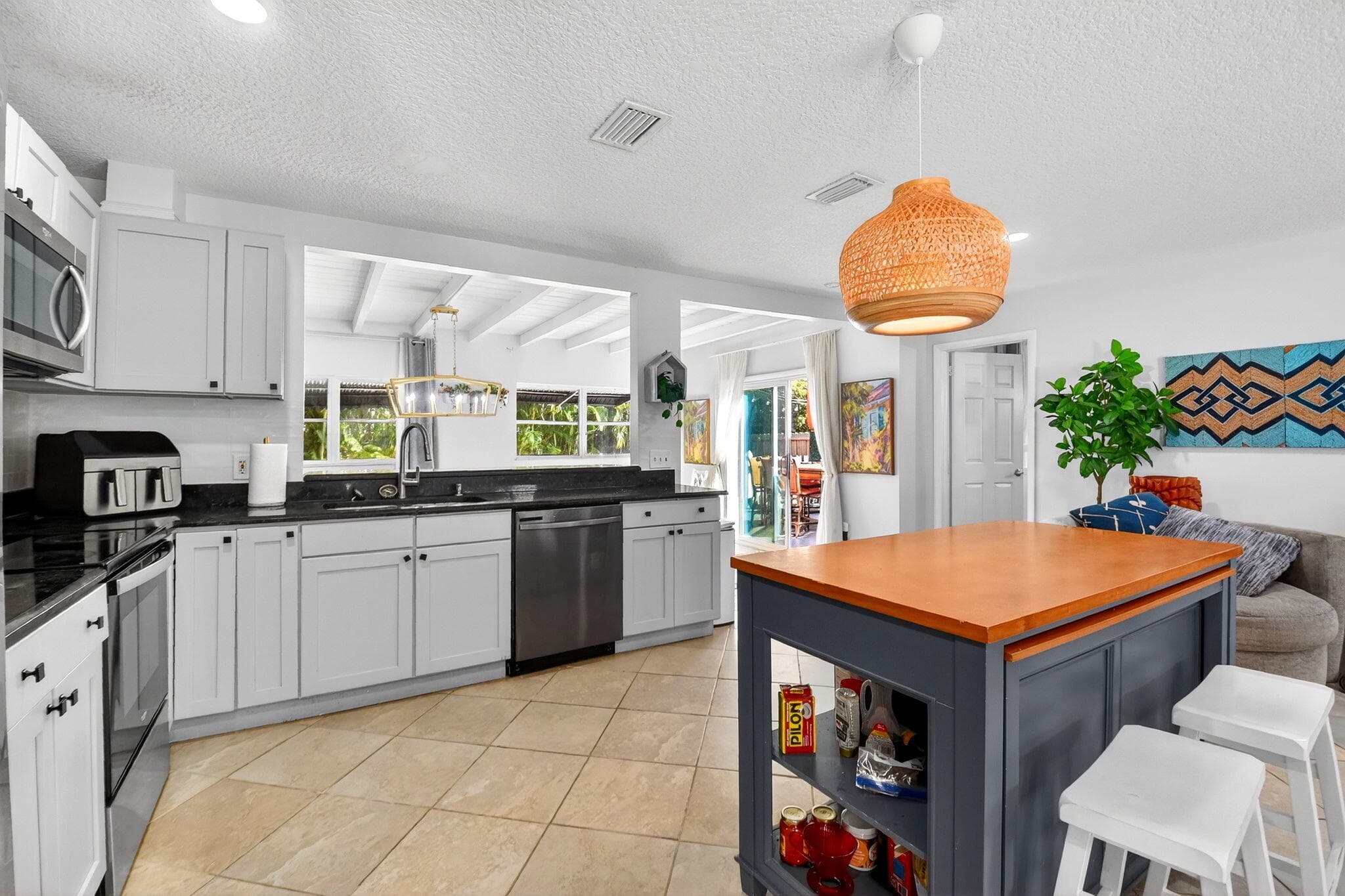 320 Riverdale Road, Palm Springs, FL 33461 — photo 14 of 44