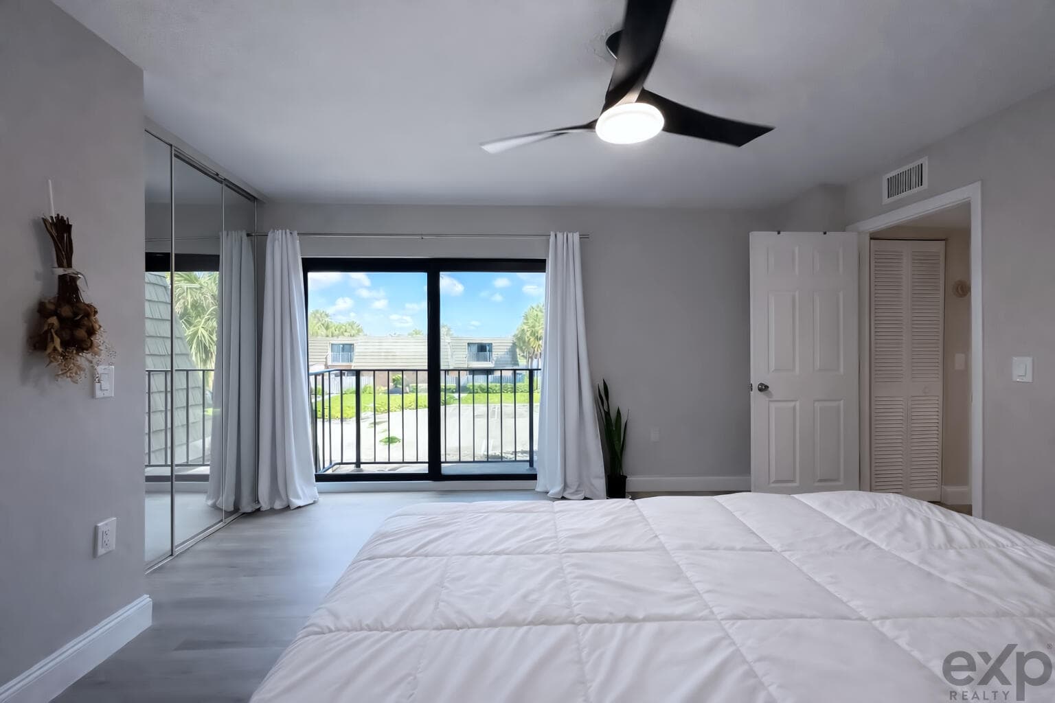 1008 10th Way, West Palm Beach, FL 33407 — photo 4 of 31