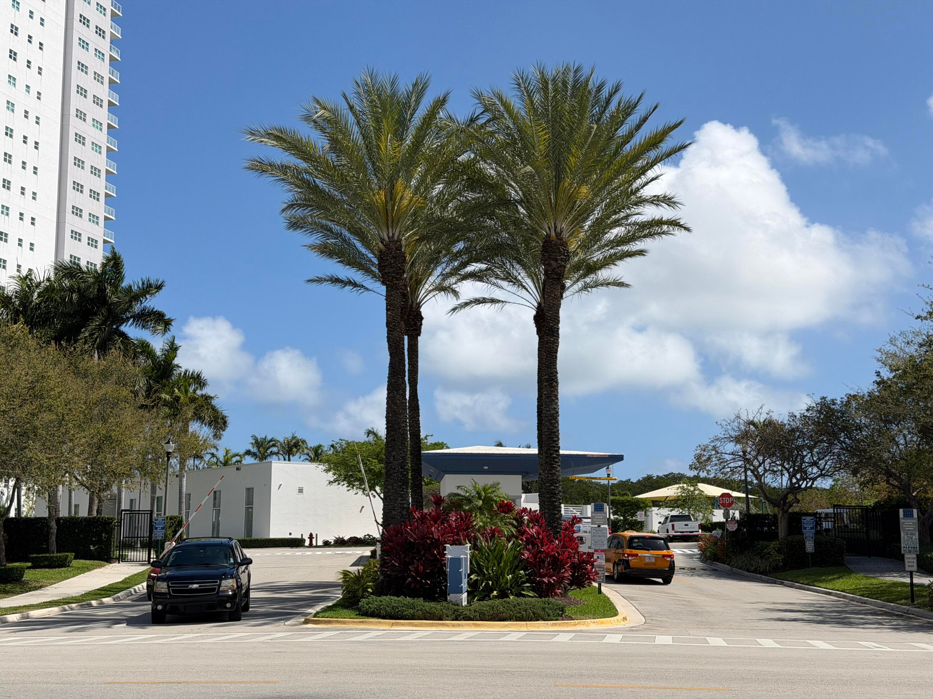 15051 Royal Oaks Lane 1603, North Miami, FL 33181 — photo 27 of 29