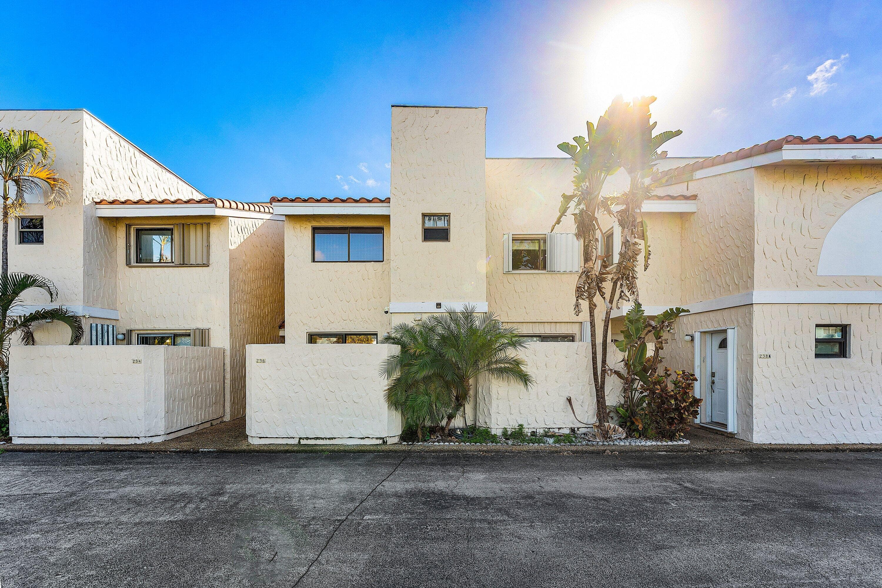 236 SE 10th Avenue, Pompano Beach, FL 33060 — photo 1 of 50