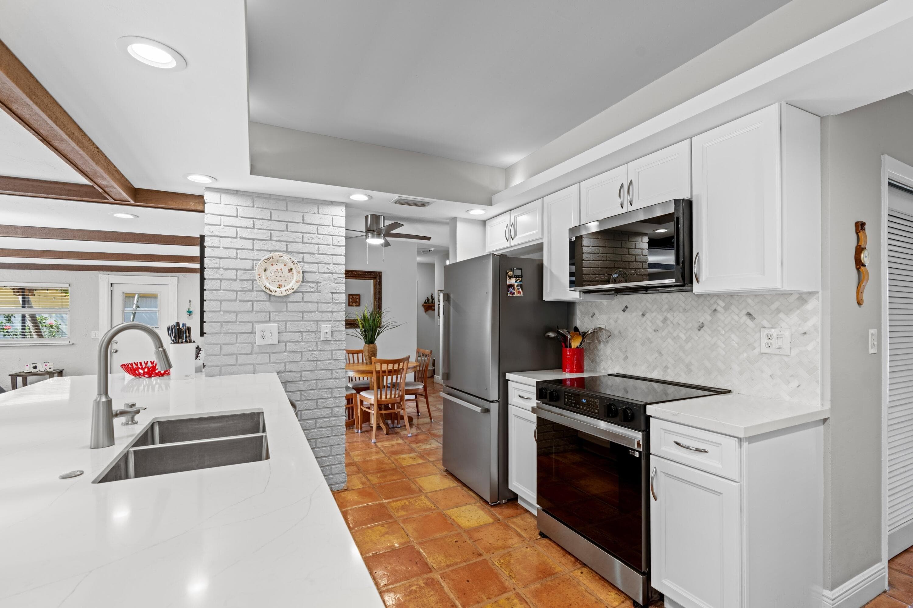 200 SW 5th Street, Boca Raton, FL 33432 — photo 13 of 31