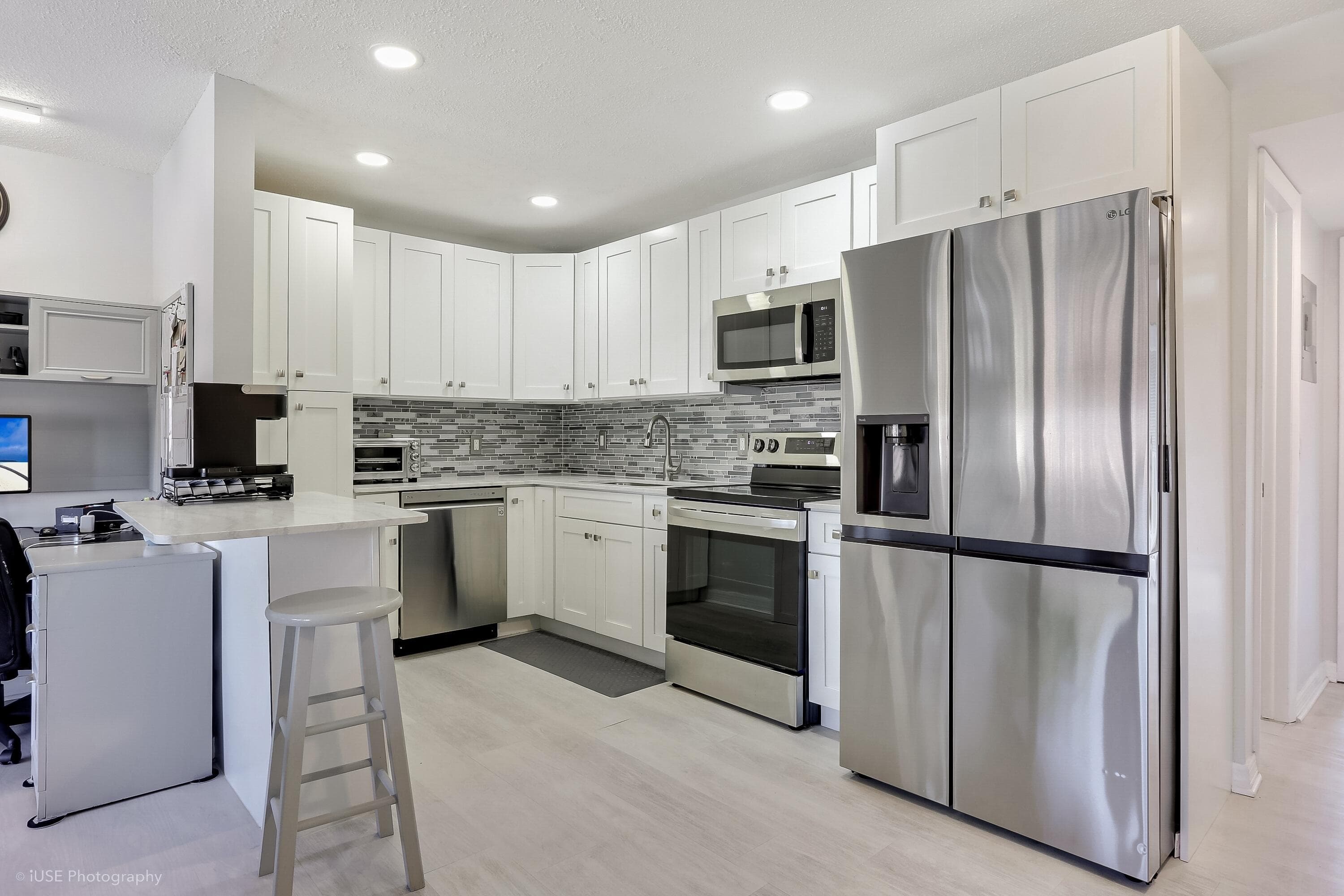 94 Hastings F, West Palm Beach, FL 33417 — photo 1 of 16