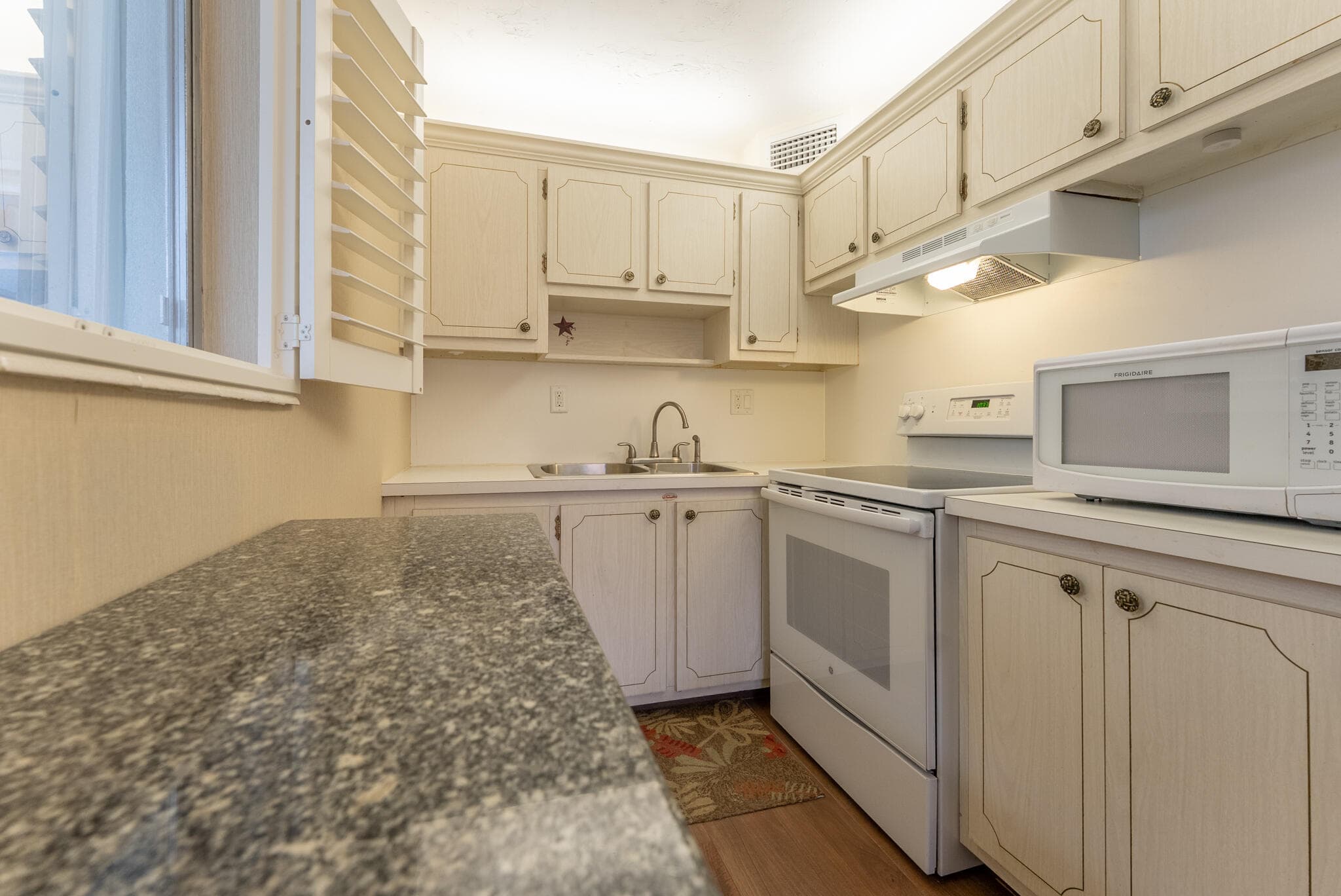 2020 Lake Osborne Drive 9, Lake Worth Beach, FL 33461 — photo 9 of 18