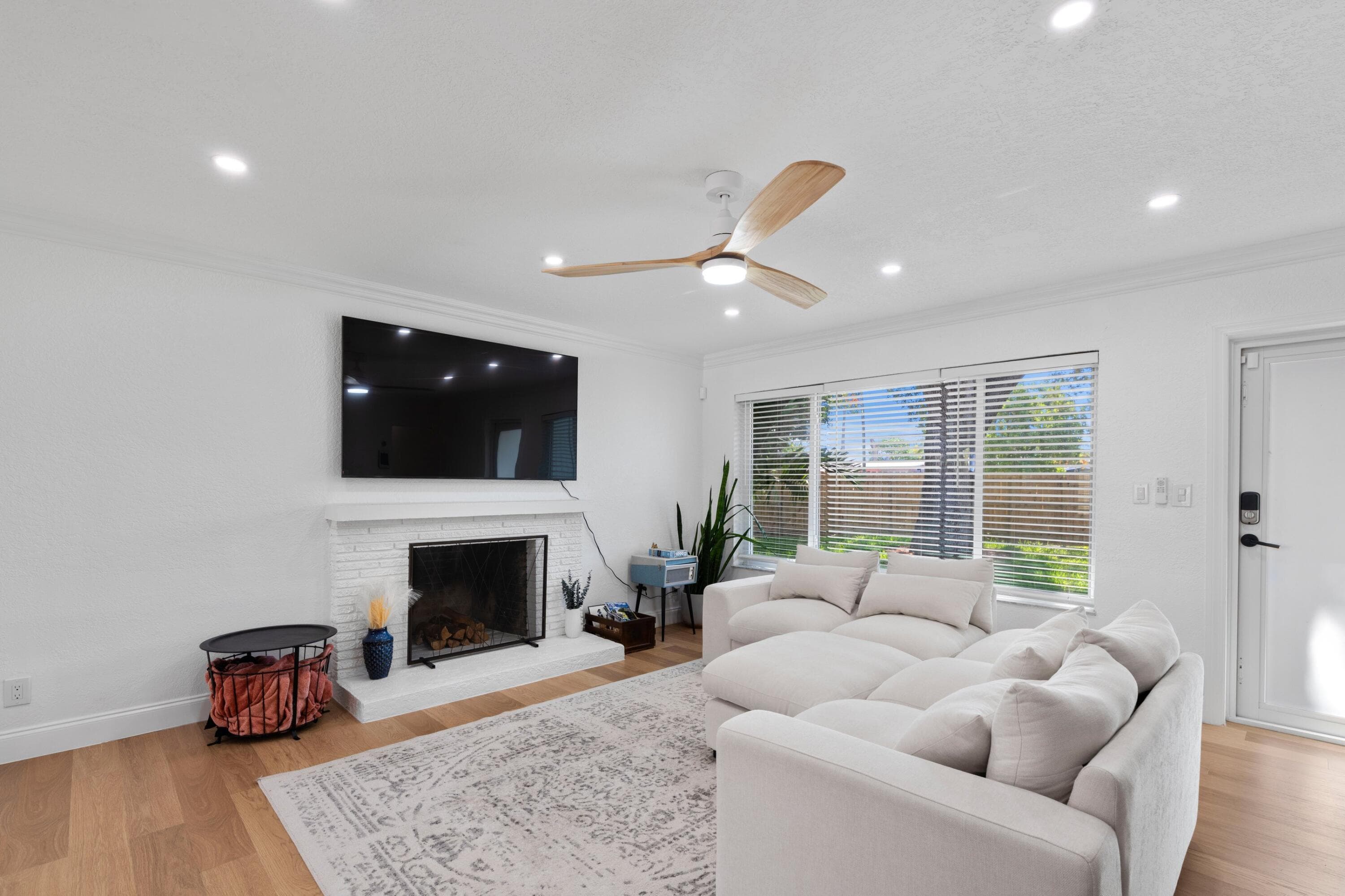 1517 NW 12th Avenue, Fort Lauderdale, FL 33311 — photo 5 of 40
