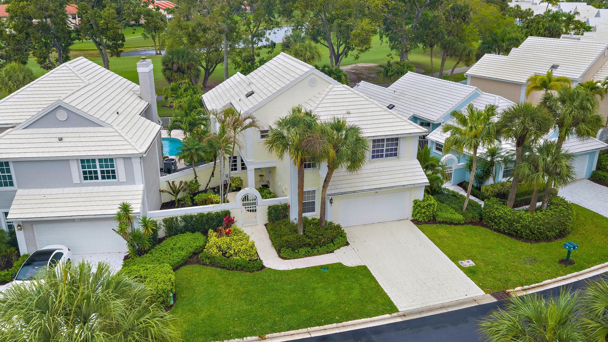18 Windsor Lane, Palm Beach Gardens, FL 33418 — photo 1 of 25
