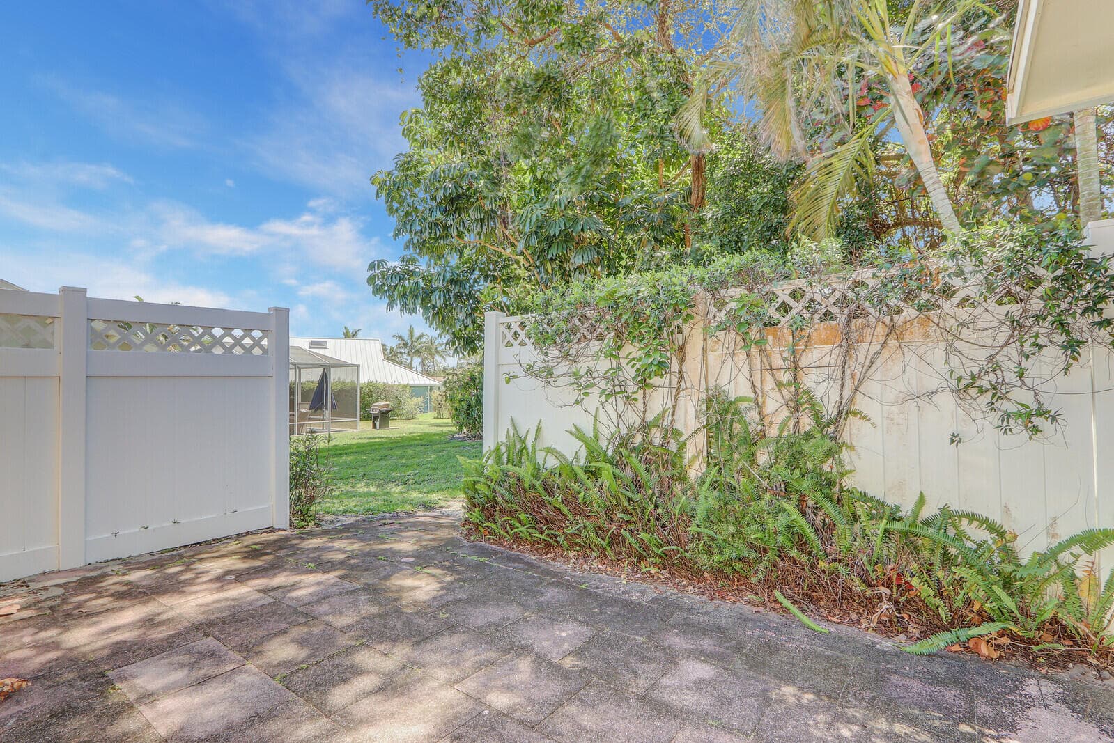8574 SE Seagrape Way, Hobe Sound, FL 33455 — photo 33 of 38