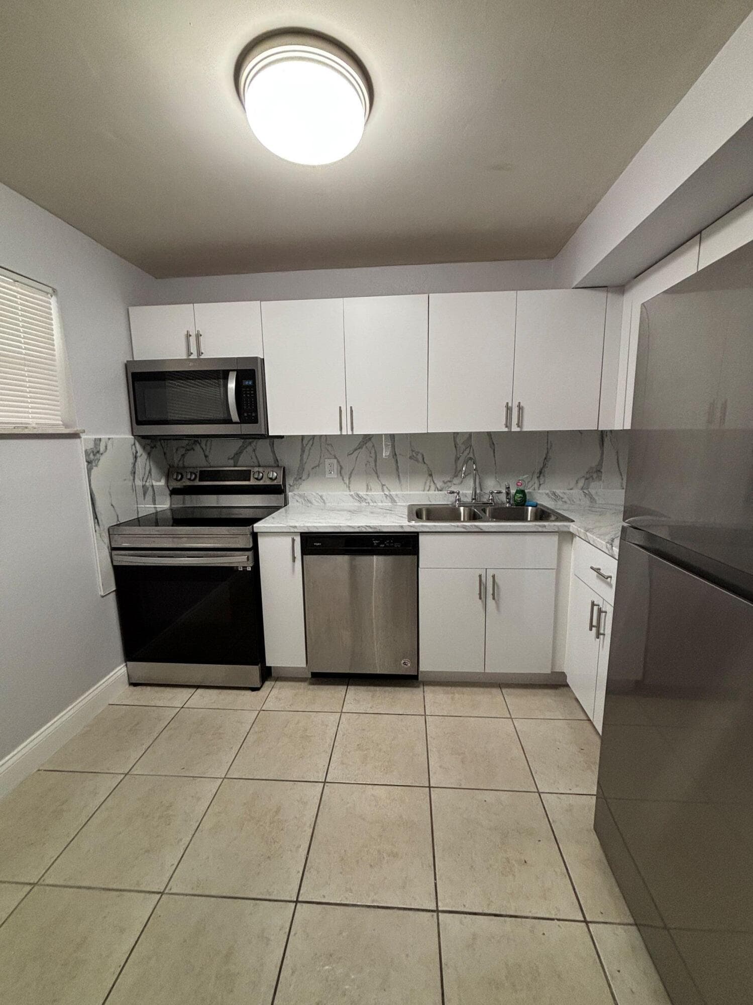 4255 N University Drive 101, Sunrise, FL 33351 — photo 2 of 10