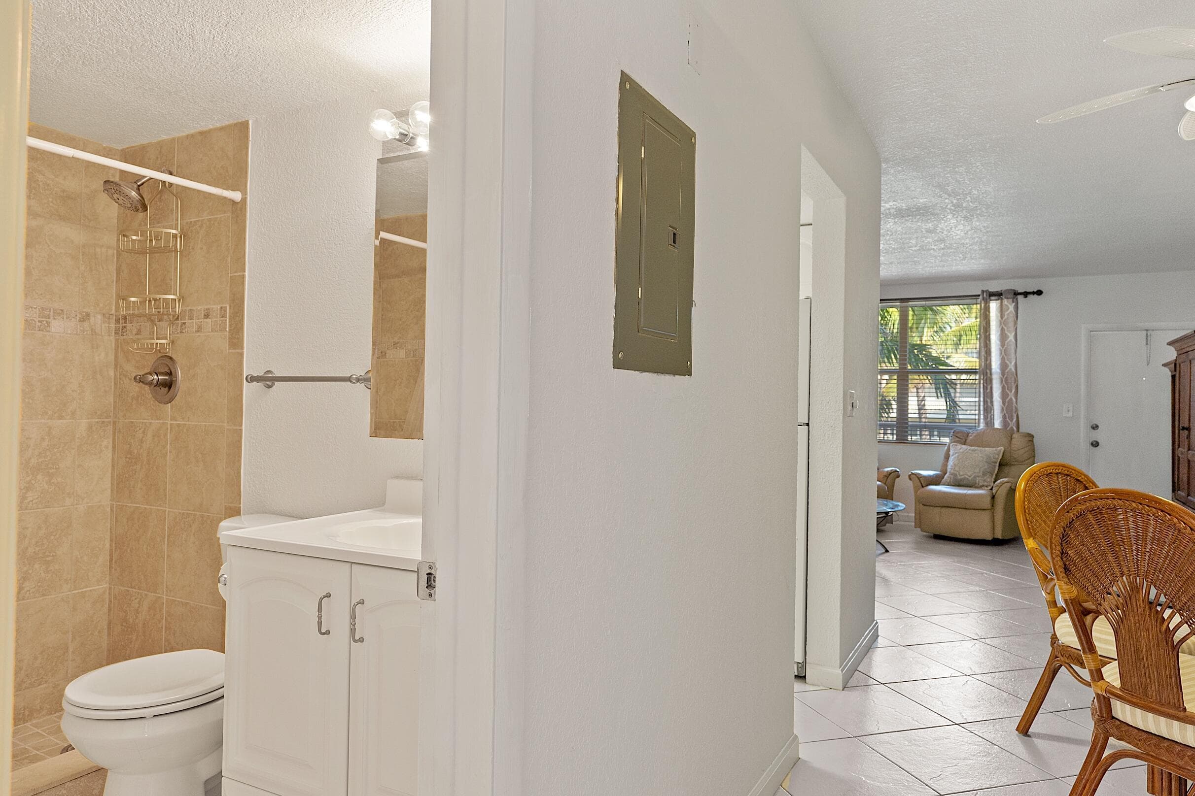 2565 S Ocean Boulevard 208, Palm Beach, FL 33480 — photo 11 of 20