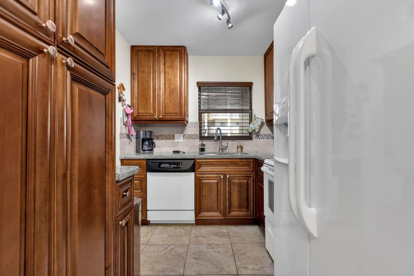 6850 Royal Palm Boulevard 106g, Margate, FL 33063 — photo 15 of 30