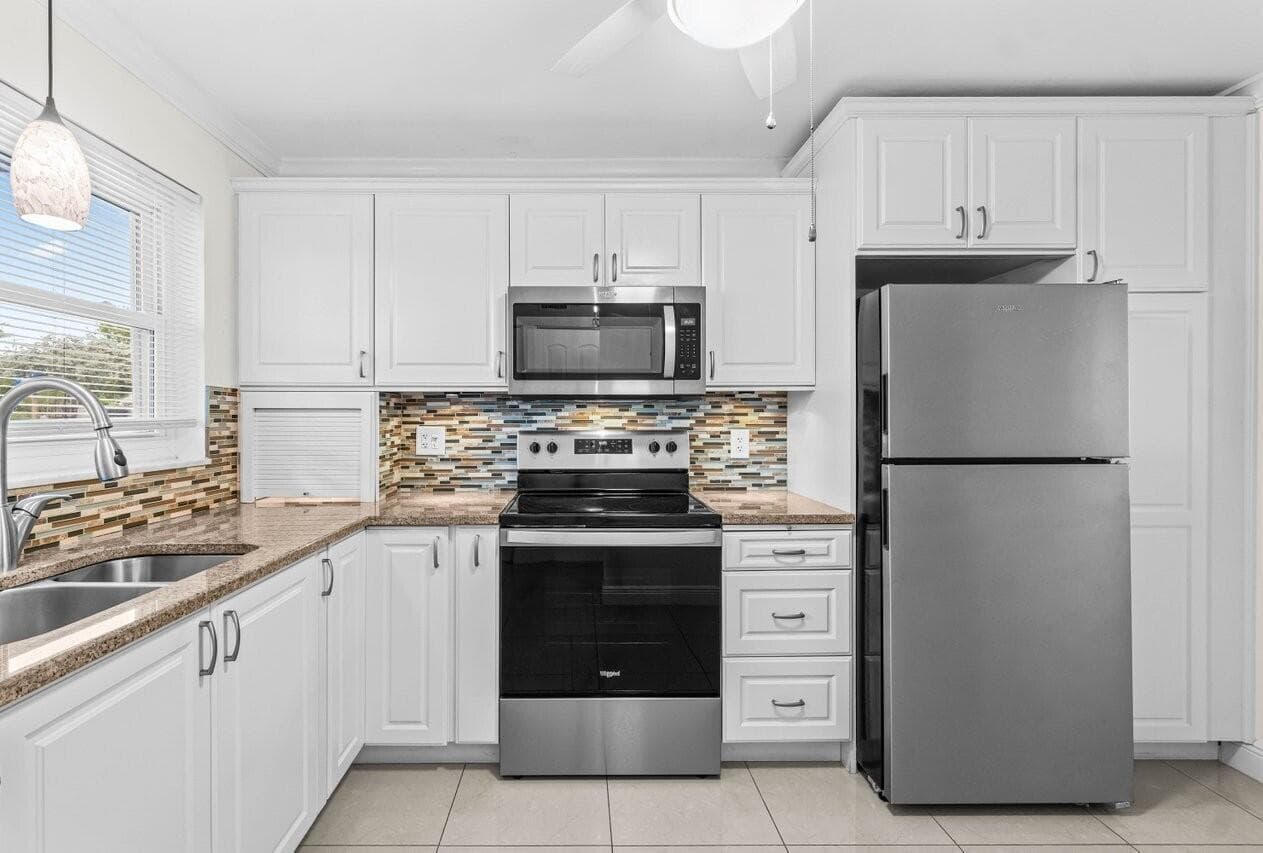 2010 S Federal Highway 101, Boynton Beach, FL 33435 — photo 1 of 34
