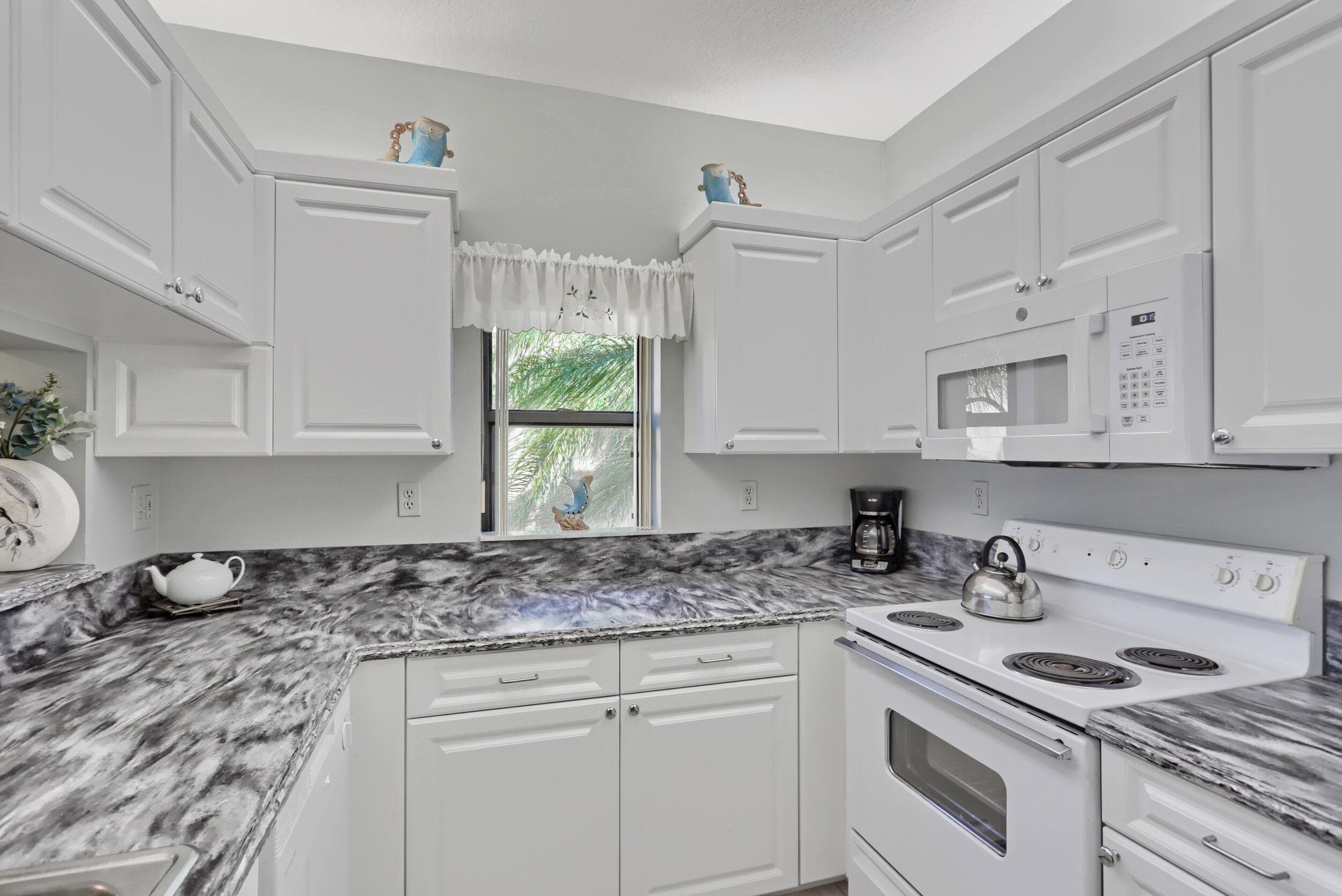 800 Uno Lago Drive 305, Juno Beach, FL 33408 — photo 9 of 52