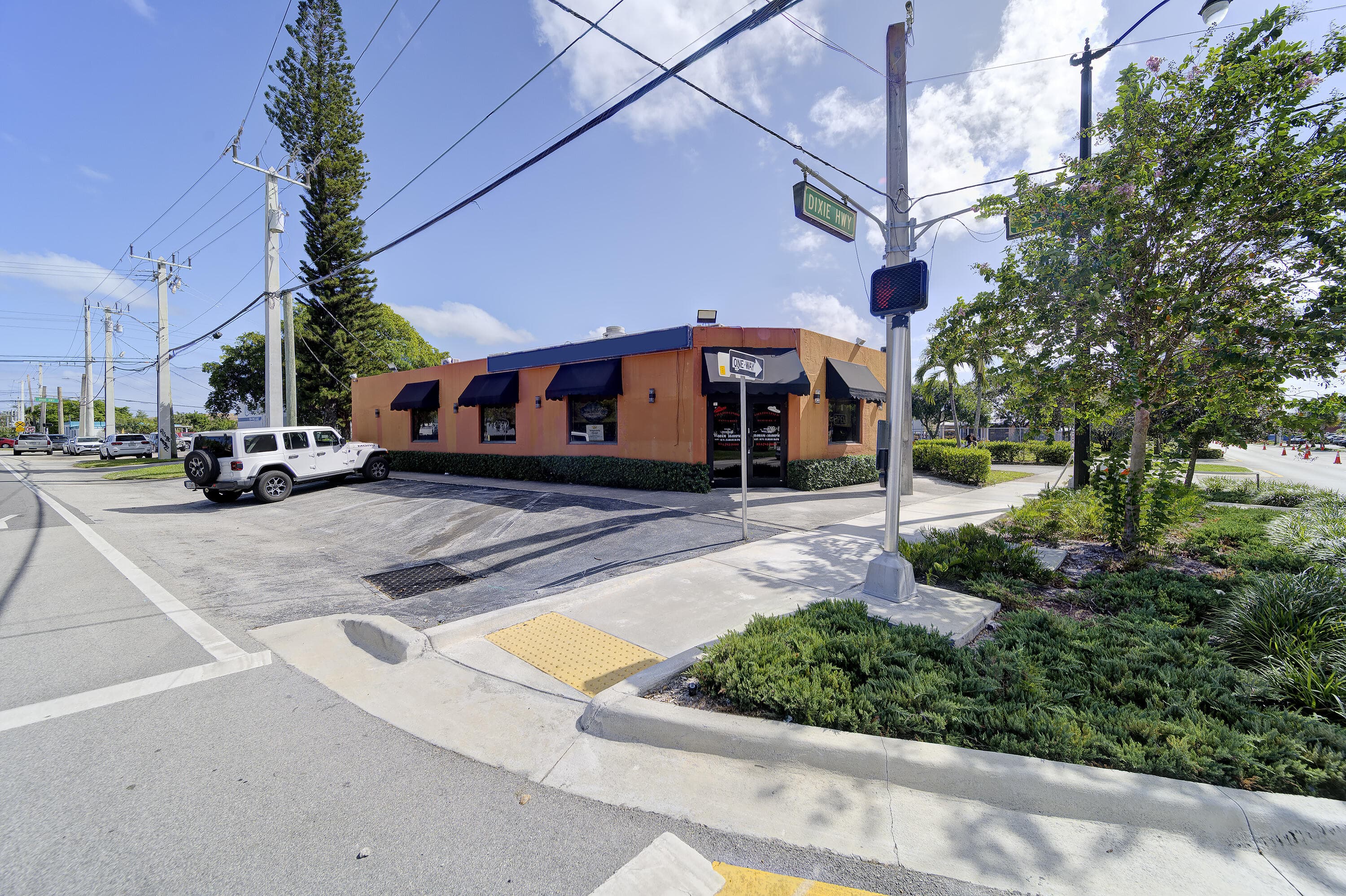 600 S Dixie Hwy W W, Pompano Beach, FL — photo 1 of 21