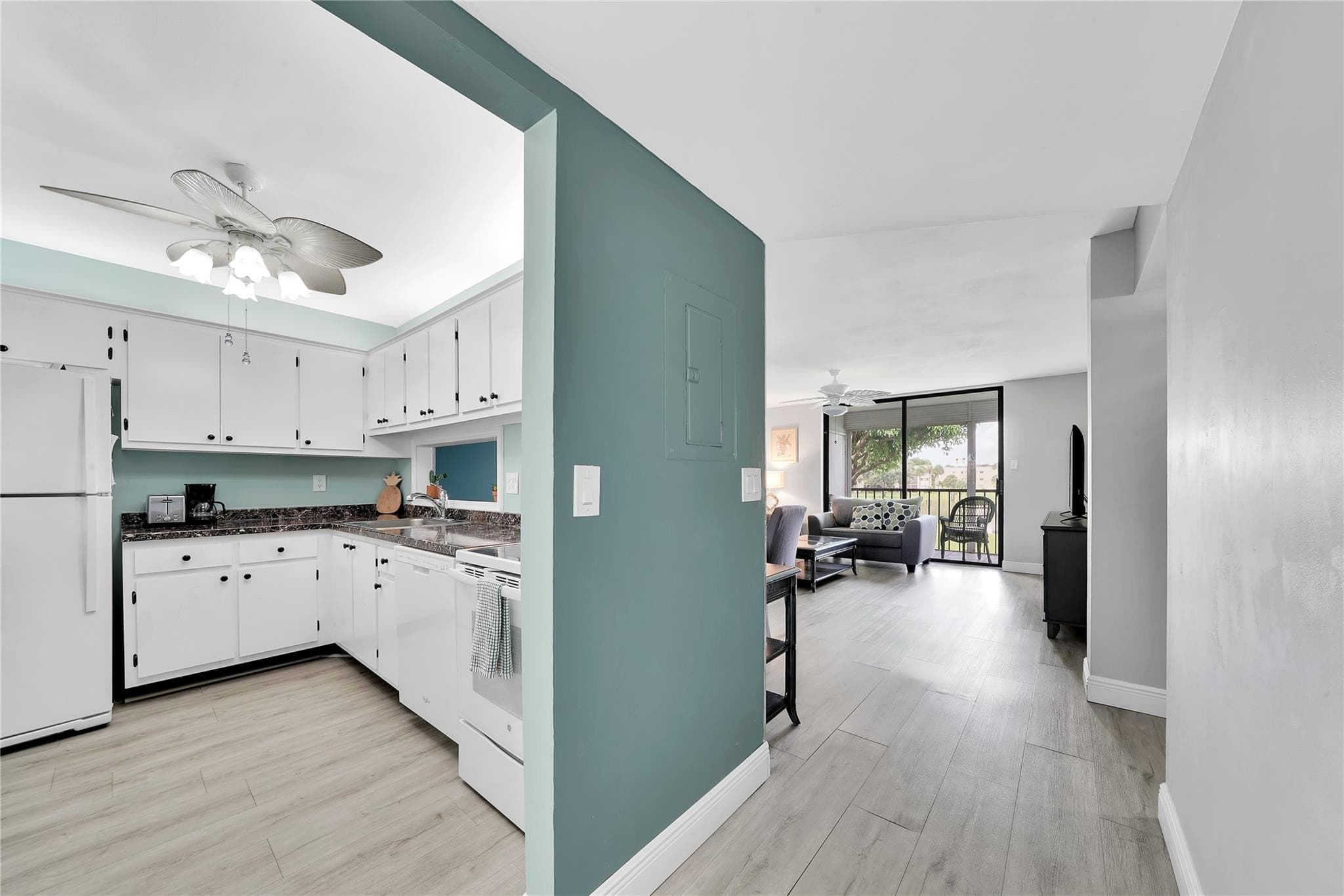 5250 Las Verdes Circle 212, Delray Beach, FL 33484 — photo 4 of 34