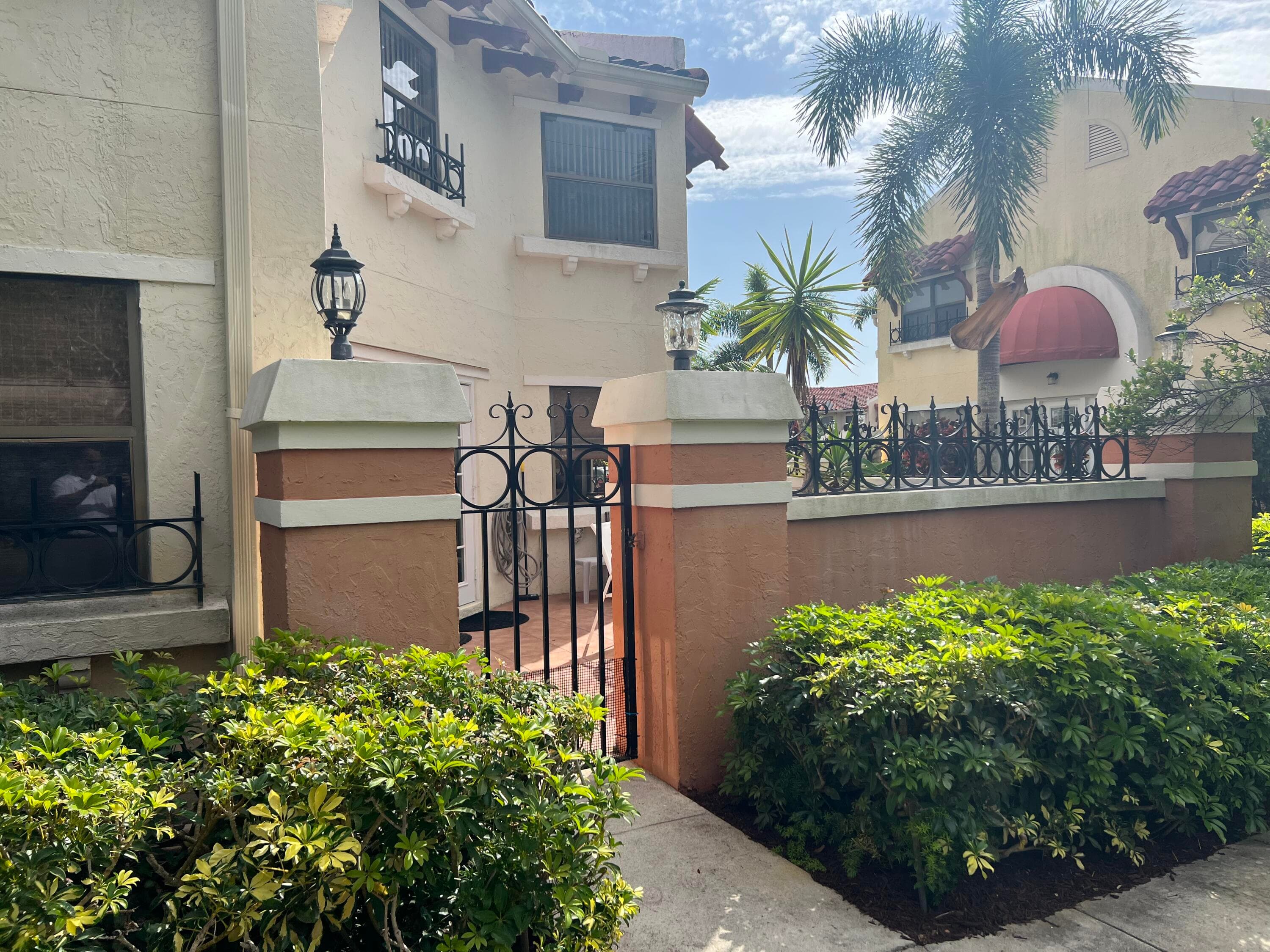 13 Uno Lago Drive, Juno Beach, FL 33408 — photo 3 of 28