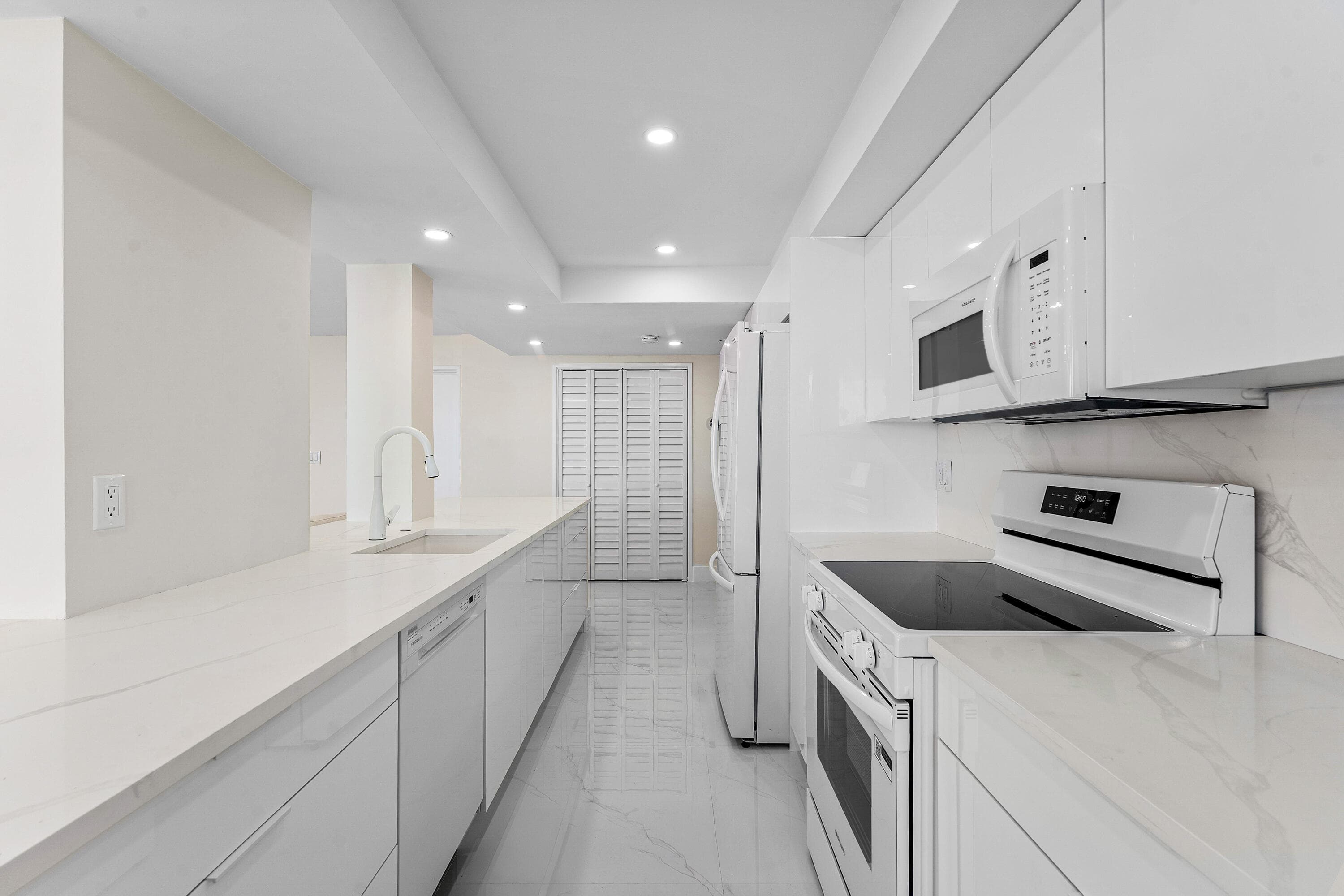 5460 N Ocean Drive 5b, Singer Island, FL 33404 — photo 22 of 65