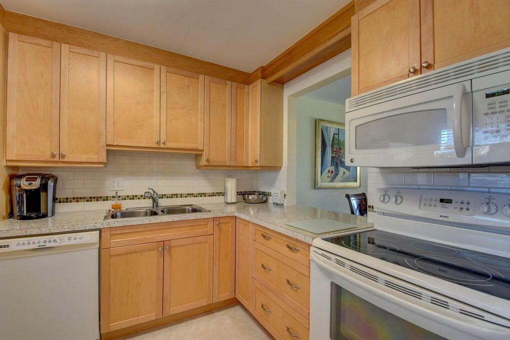 307 Lake Evelyn Drive, West Palm Beach, FL 33411 — photo 4 of 66