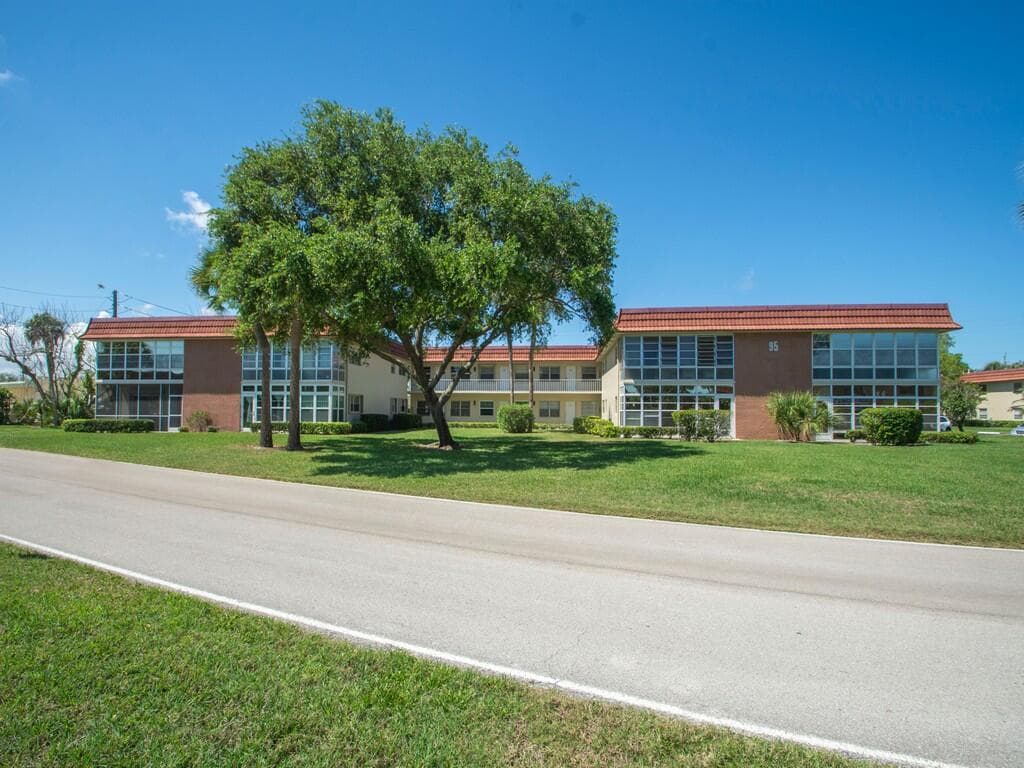 95 Spring Lake Drive 101, Vero Beach, FL 32962 — photo 25 of 32