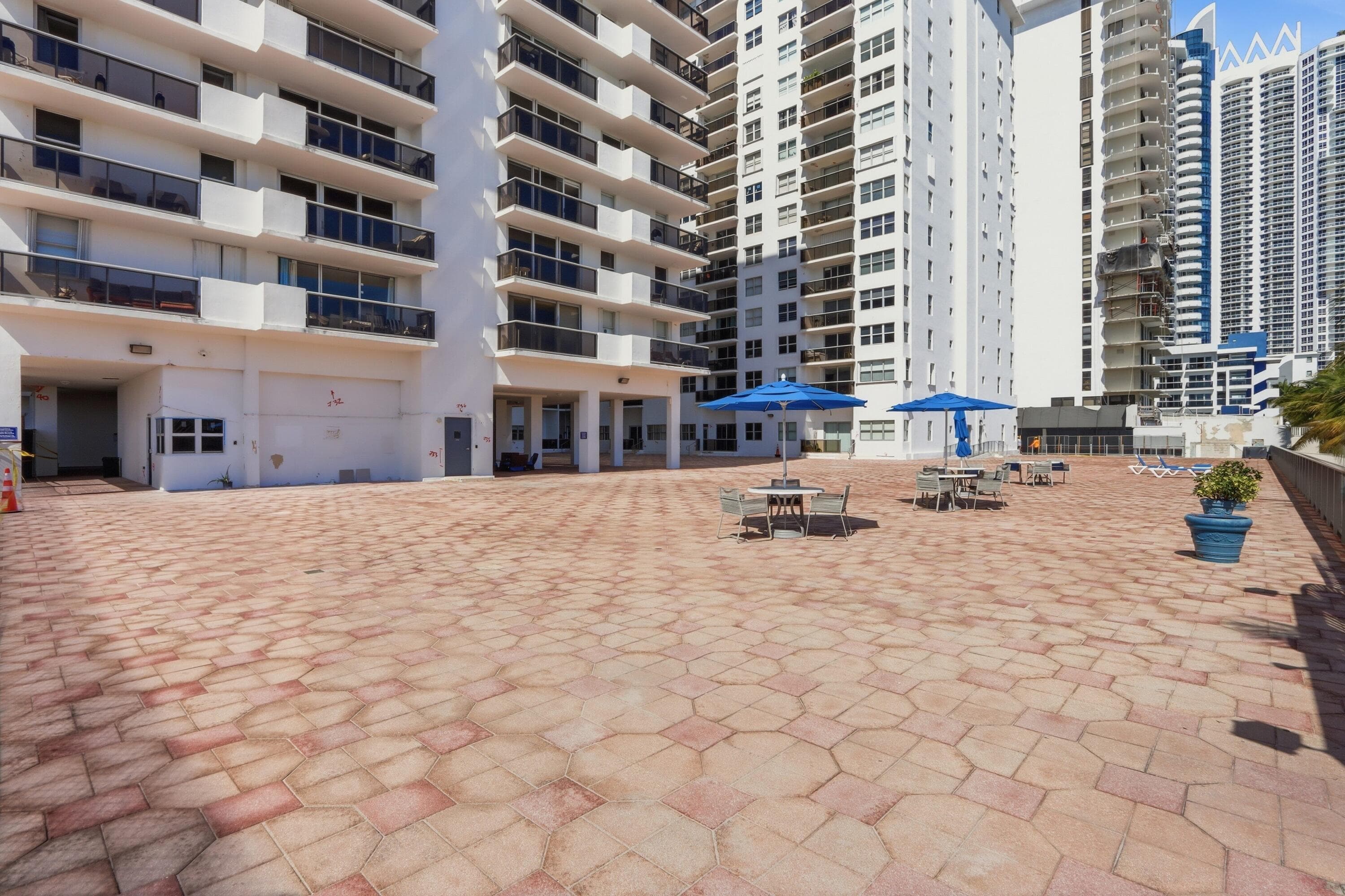 6039 Collins Avenue 609, Miami Beach, FL 33140 — photo 37 of 49