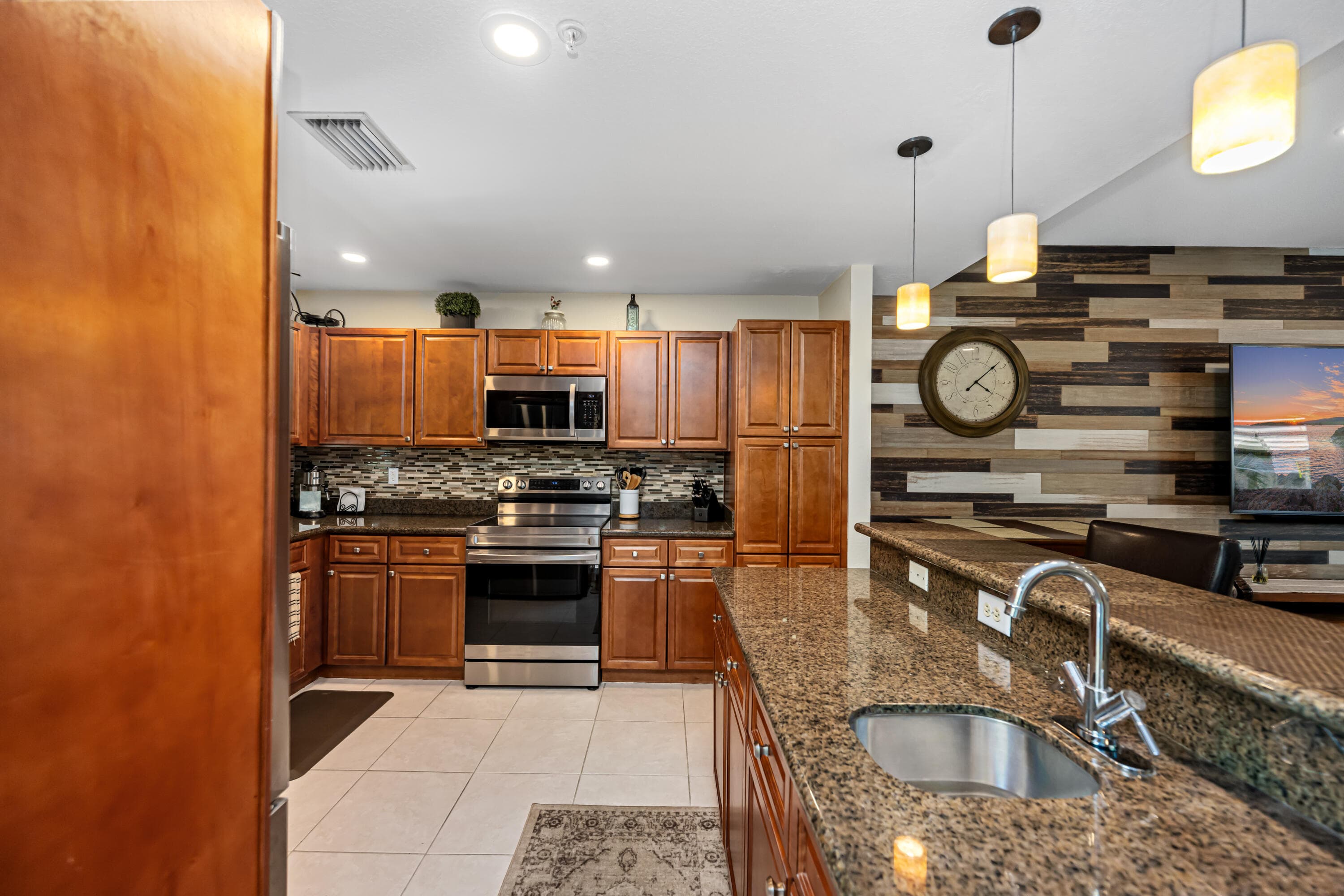 429 NE 1st Street, Pompano Beach, FL 33060 — photo 8 of 51