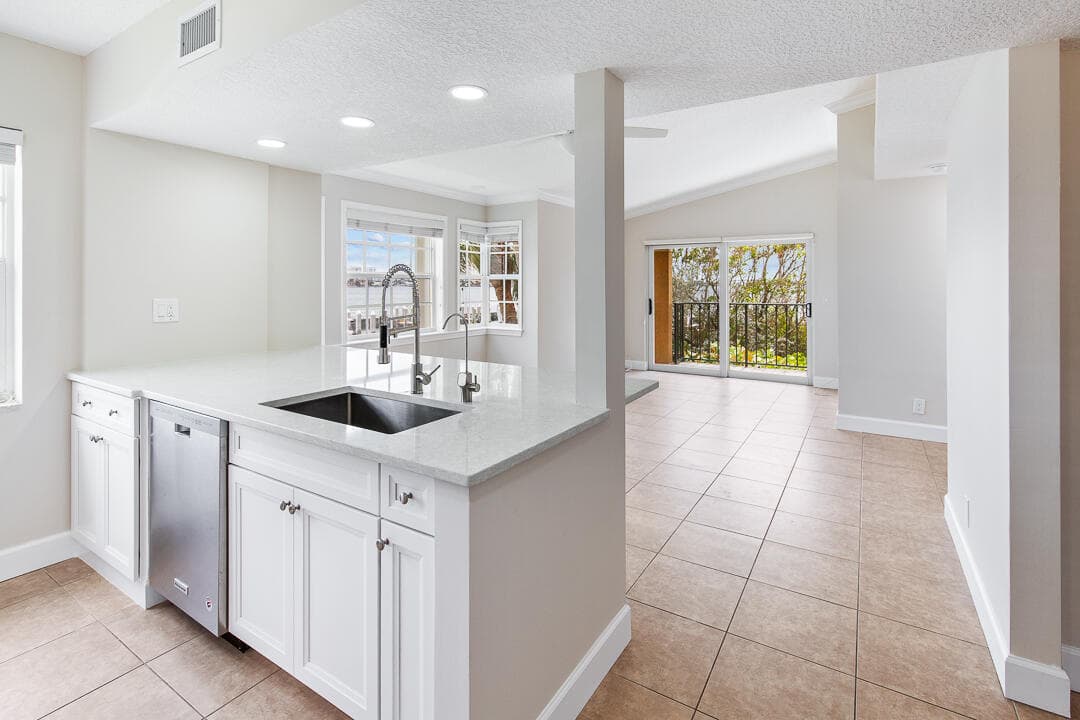 1060 Lake Shore Drive 201, West Palm Beach, FL 33403 — photo 20 of 44