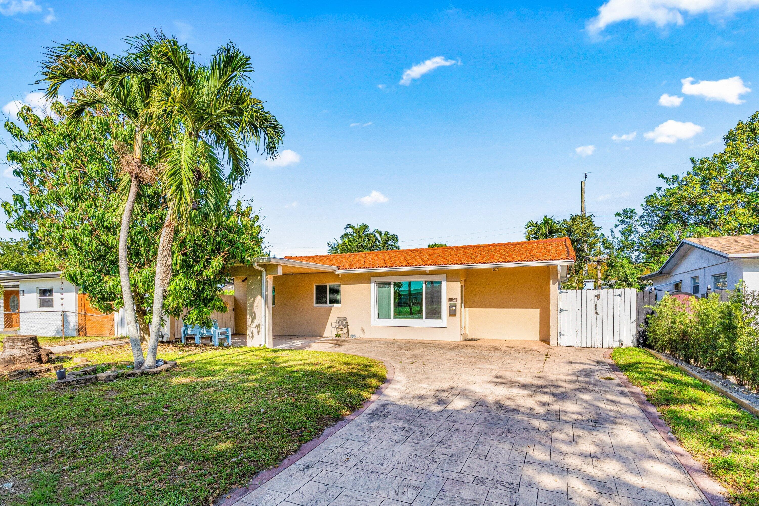 1121 N 66th Terrace, Hollywood, FL 33024 — photo 3 of 29