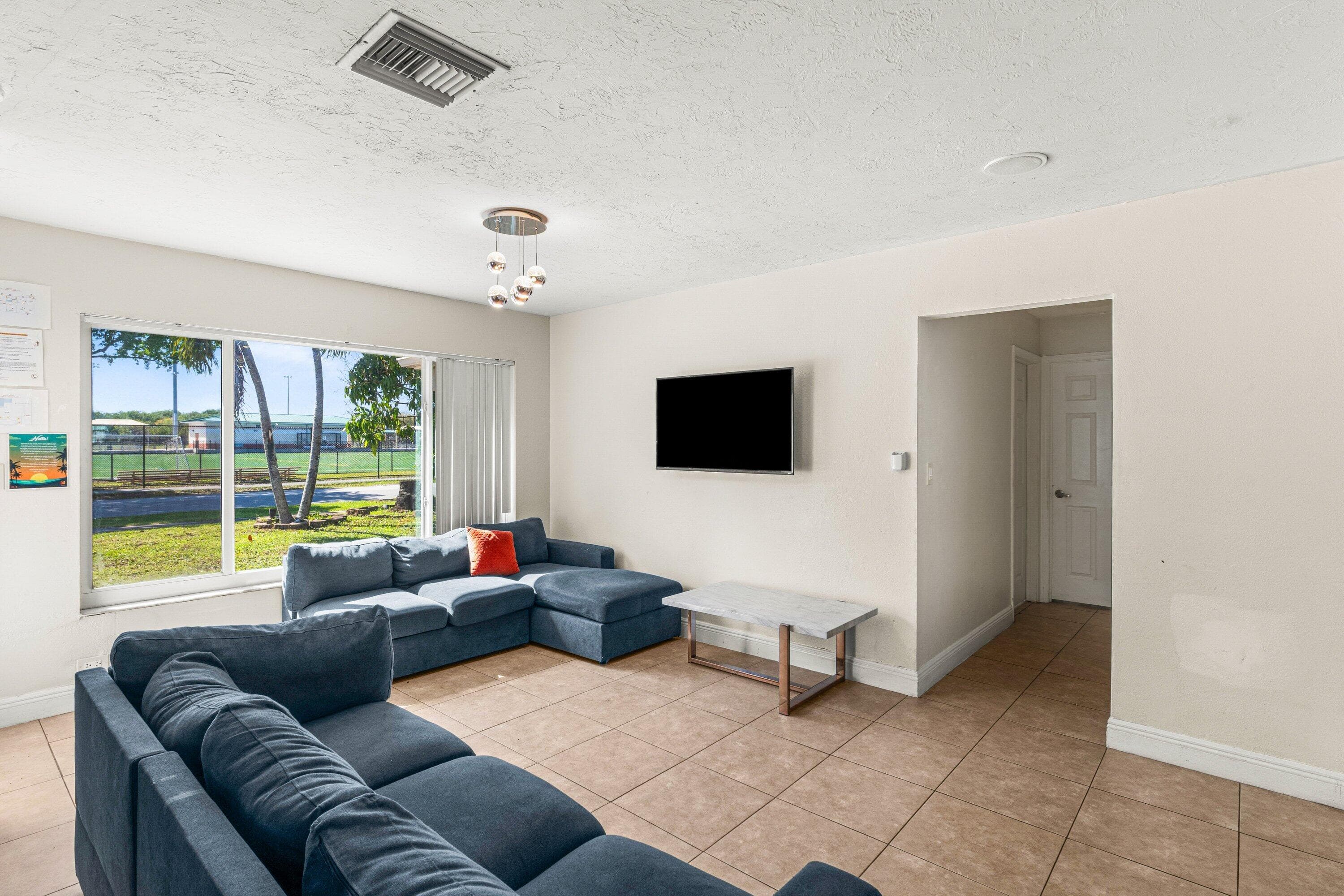 1121 N 66th Terrace, Hollywood, FL 33024 — photo 8 of 29