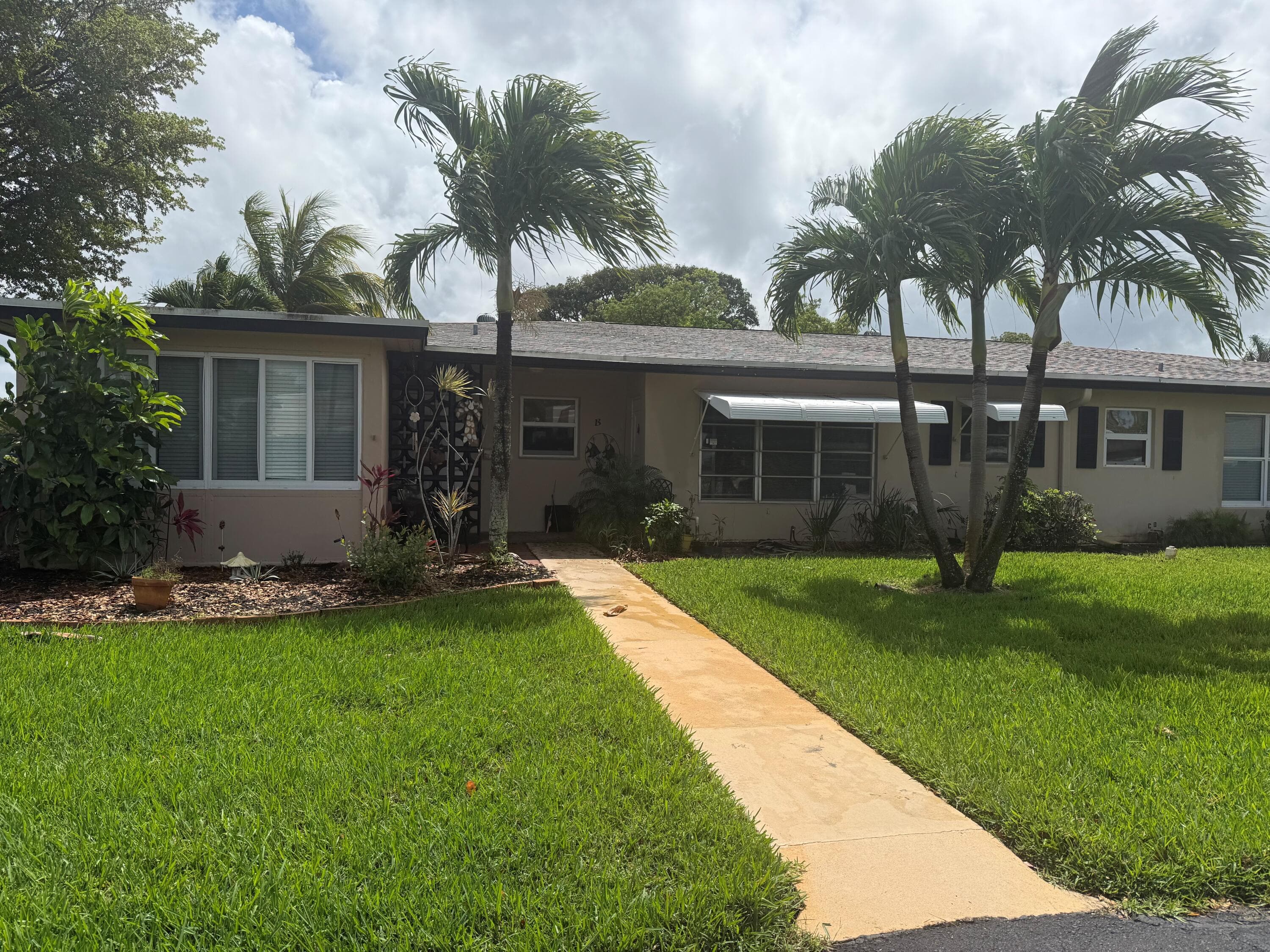 1052 North Drive B, Delray Beach, FL 33445 — photo 2 of 6