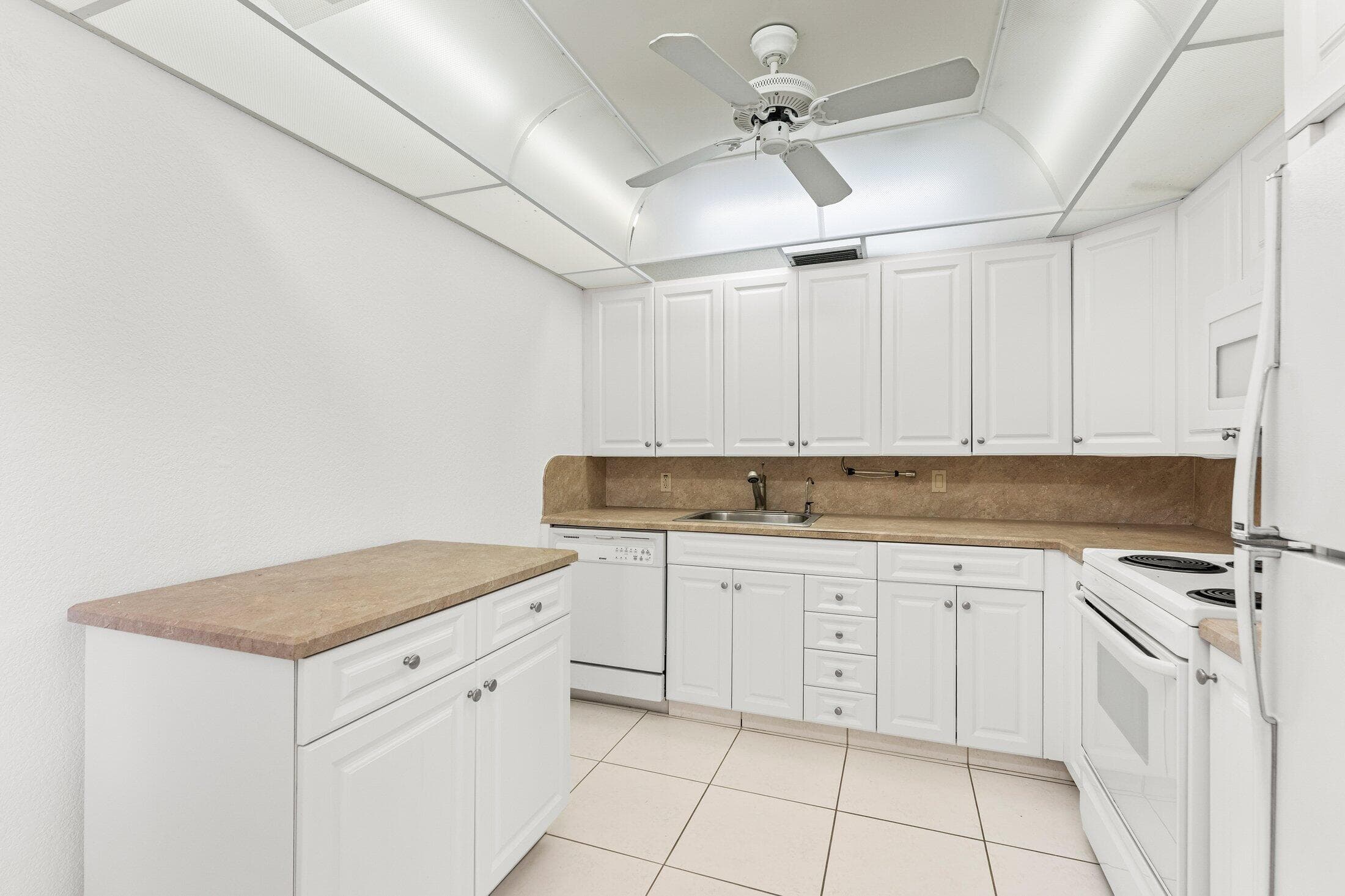 1047 Lincoln C, Boca Raton, FL 33434 — photo 10 of 27