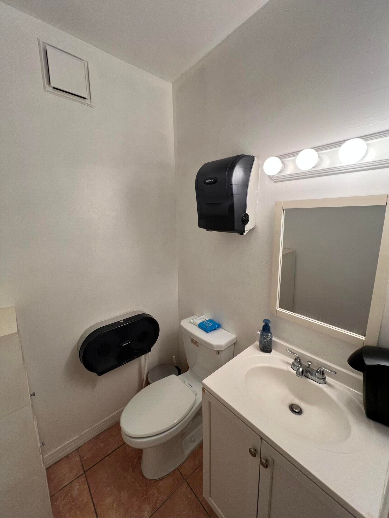 3335 NW 74th Avenue 3335, Miami, FL 33122 — photo 10 of 19