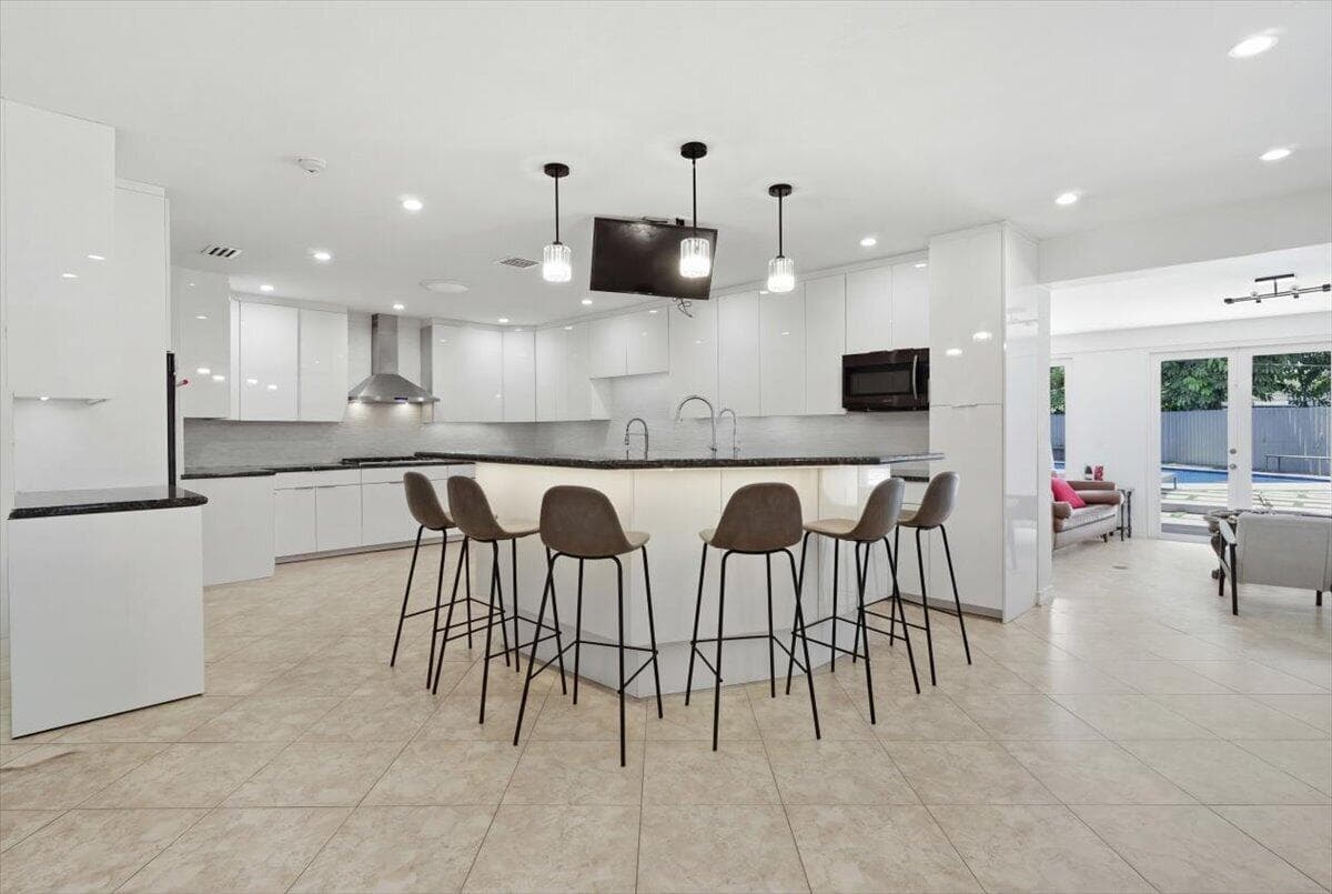 20100 NE 20th Court 0, Miami, FL 33179 — photo 2 of 32