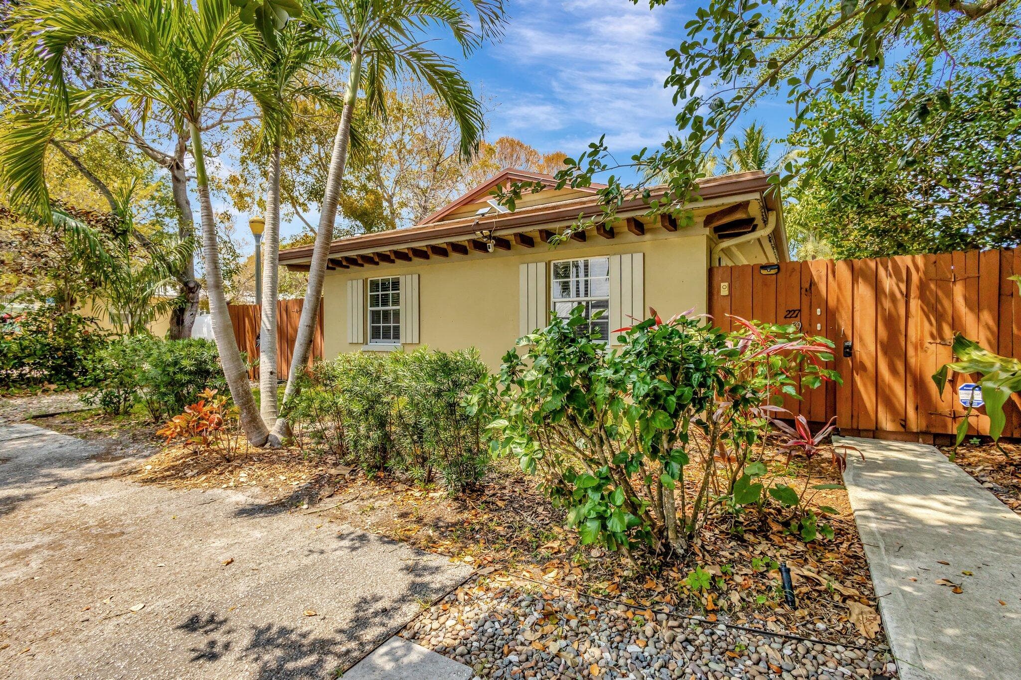 227 NE 12th Street 2, Delray Beach, FL 33444 — photo 1 of 24