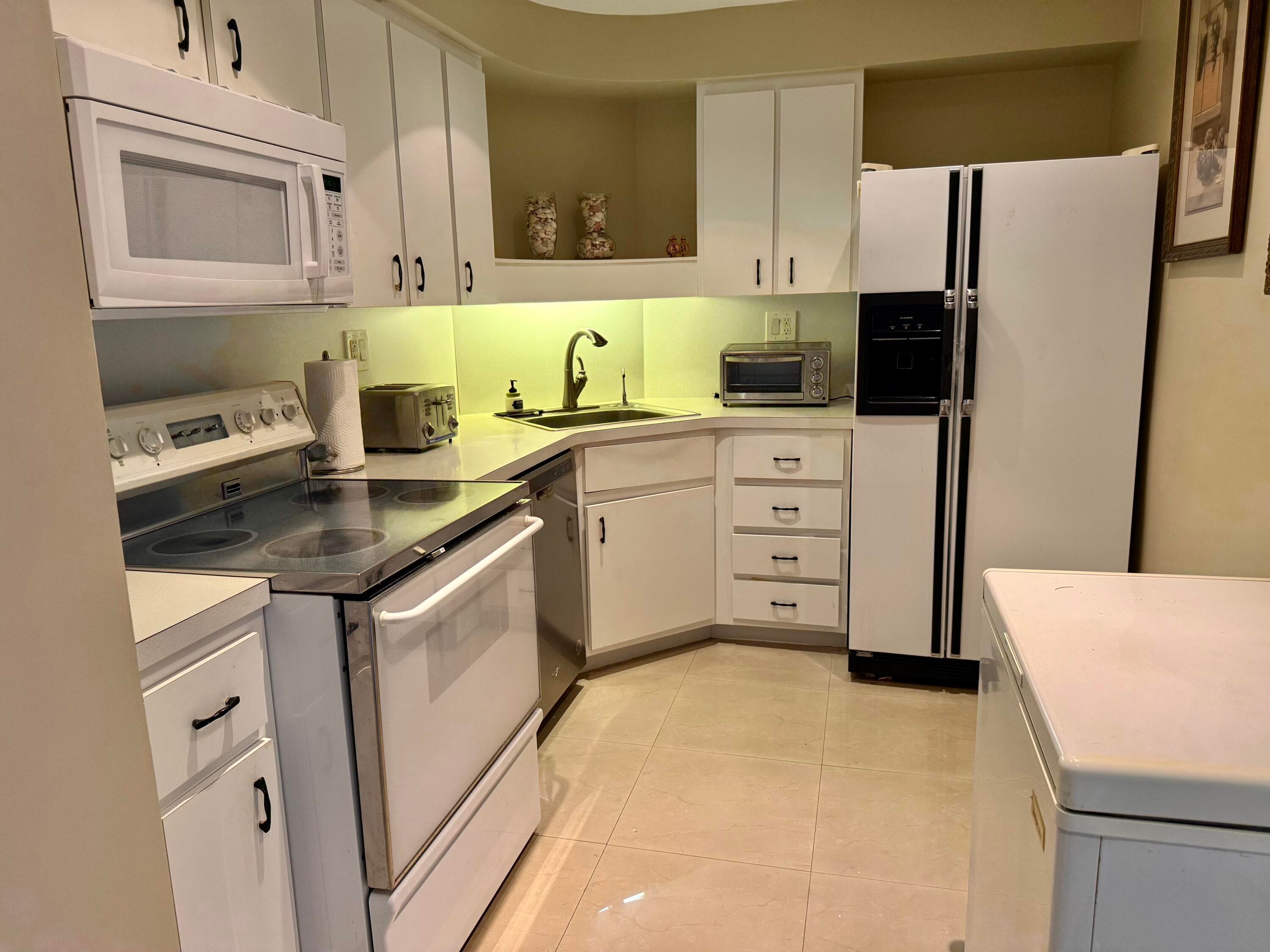 3300 NE 36th Street 507, Fort Lauderdale, FL 33308 — photo 8 of 45