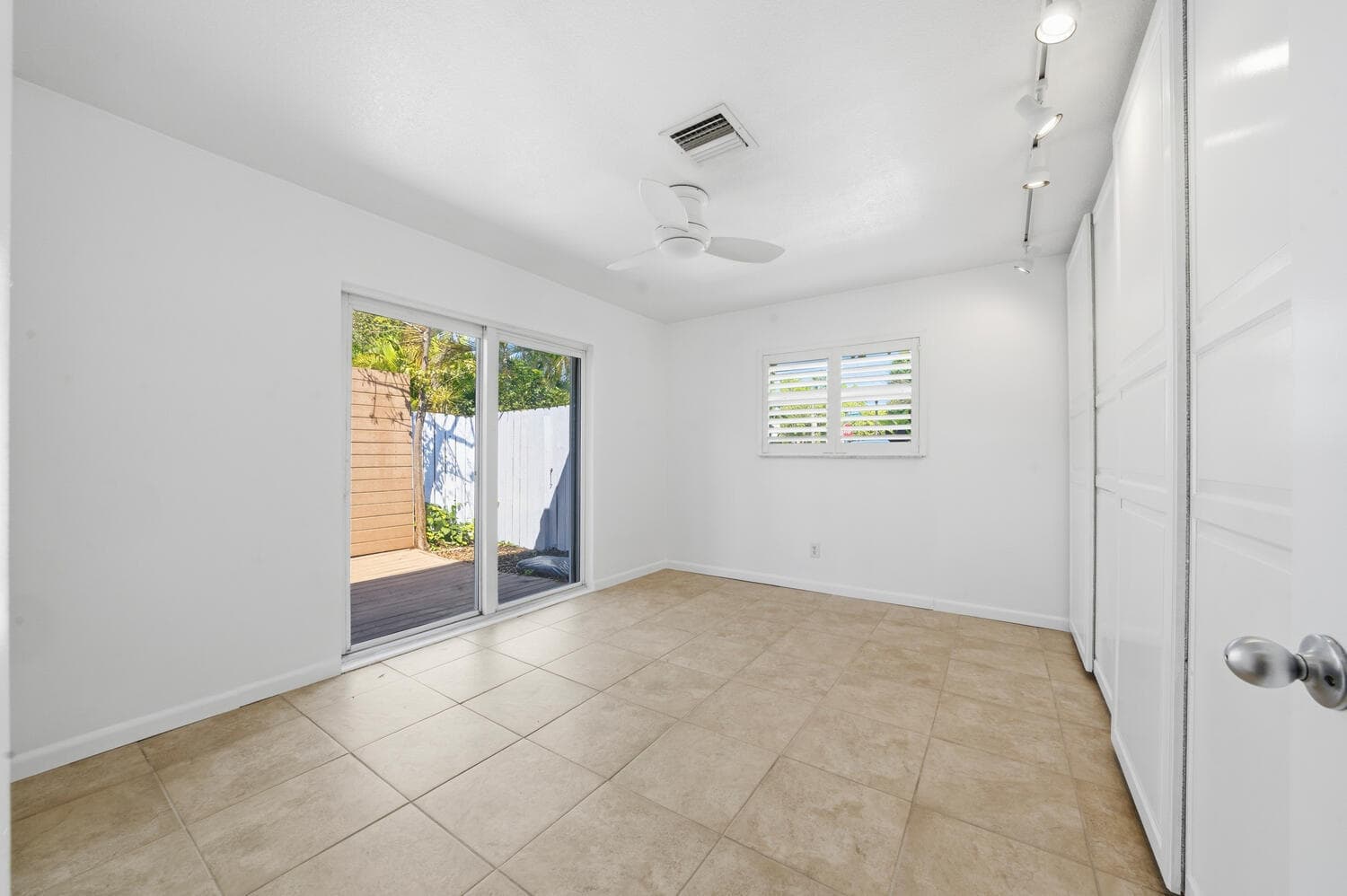 1200 NE 17th Court 1, Fort Lauderdale, FL 33305 — photo 14 of 35