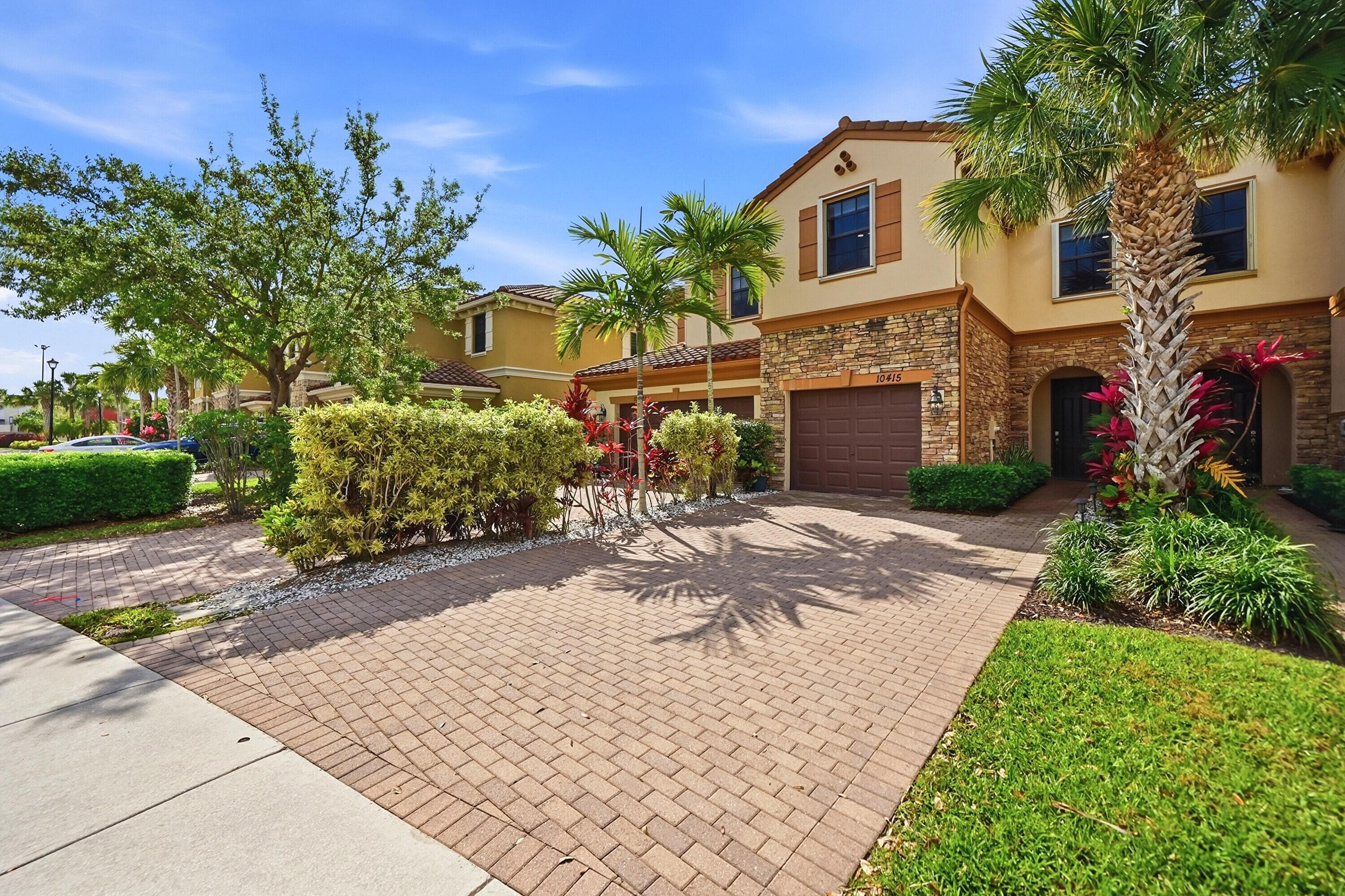 10415 Wellington Parc Drive, Wellington, FL 33449 — photo 2 of 37