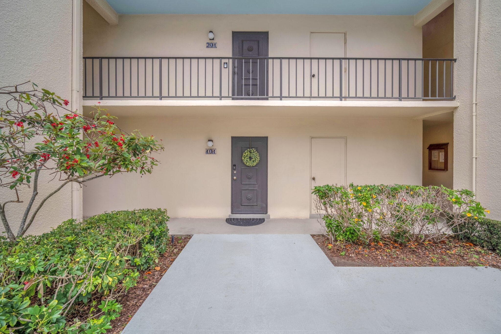 1823 Presidential Way E101, West Palm Beach, FL 33401 — photo 4 of 41