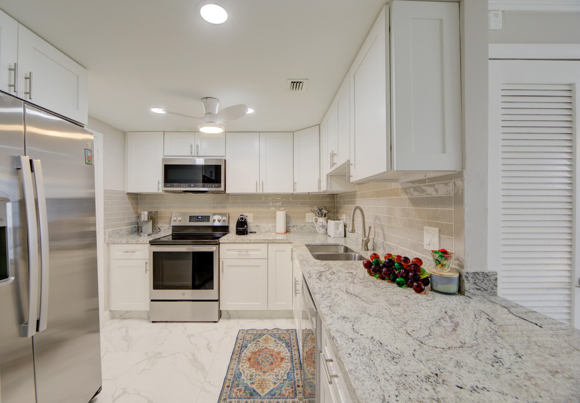 305 N Pompano Beach Boulevard 1007, Pompano Beach, FL 33062 — photo 1 of 44