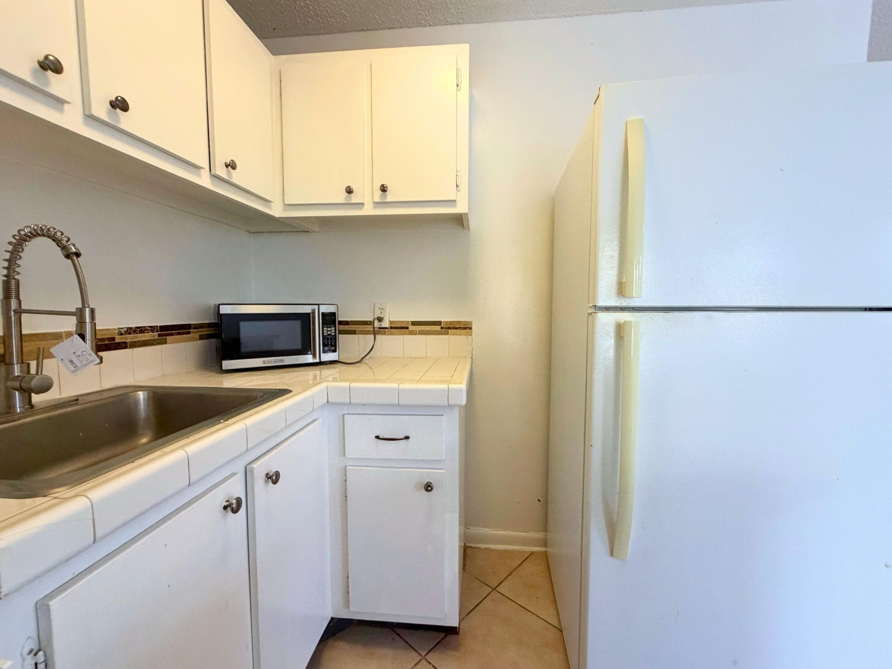 519 W Kalmia Drive 2, West Palm Beach, FL 33403 — photo 7 of 17