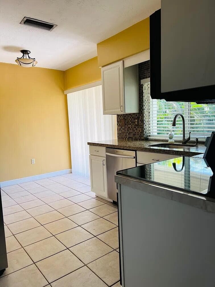 8136 NW 21st Court, Sunrise, FL 33322 — photo 3 of 36