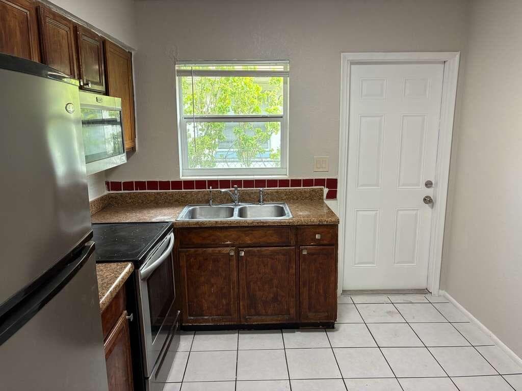 1329 NW 8th Avenue A, Fort Lauderdale, FL 33311 — photo 6 of 18