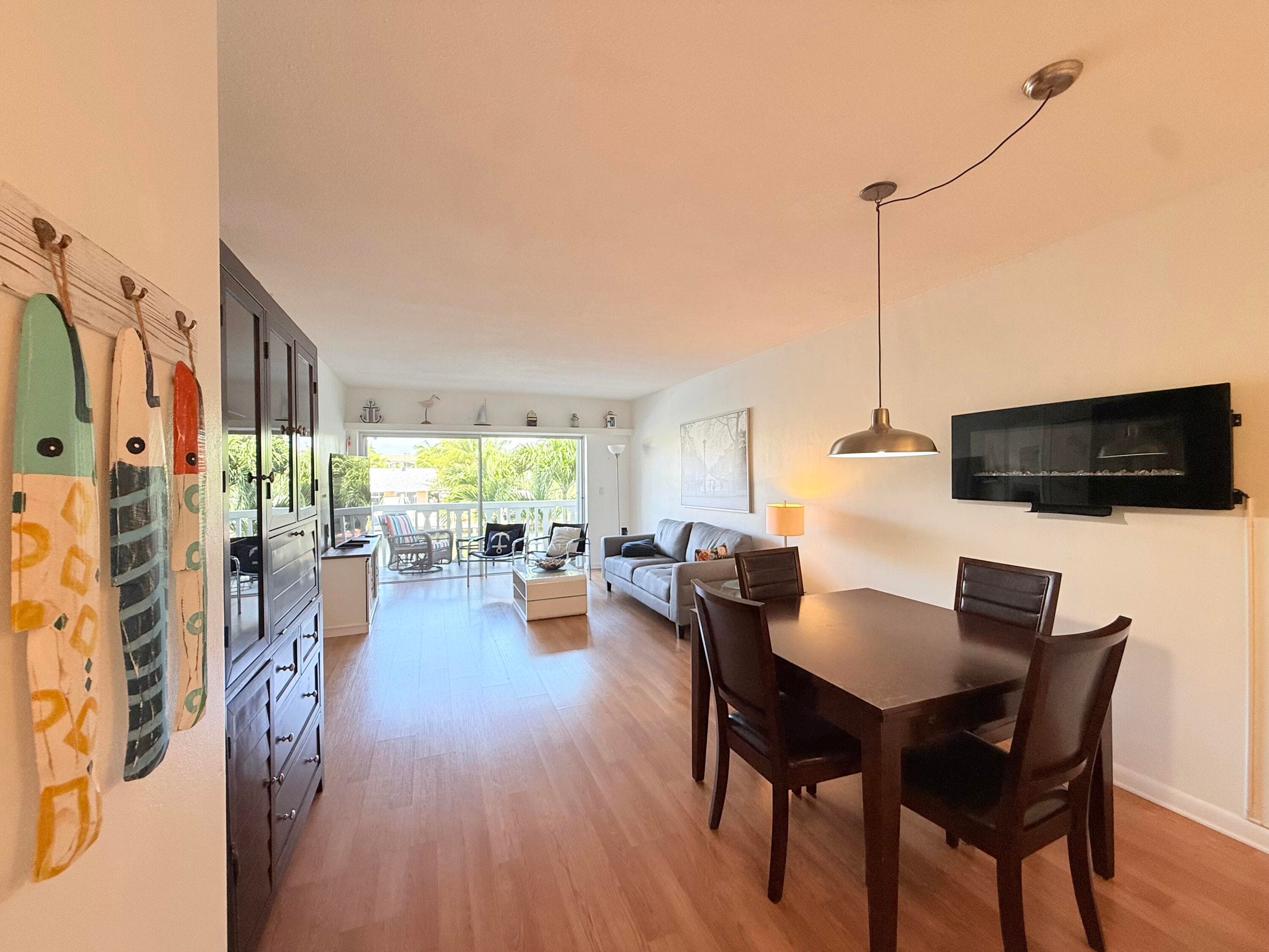 470 Paradise Isle Boulevard 204, Hallandale Beach, FL 33009 — photo 4 of 46