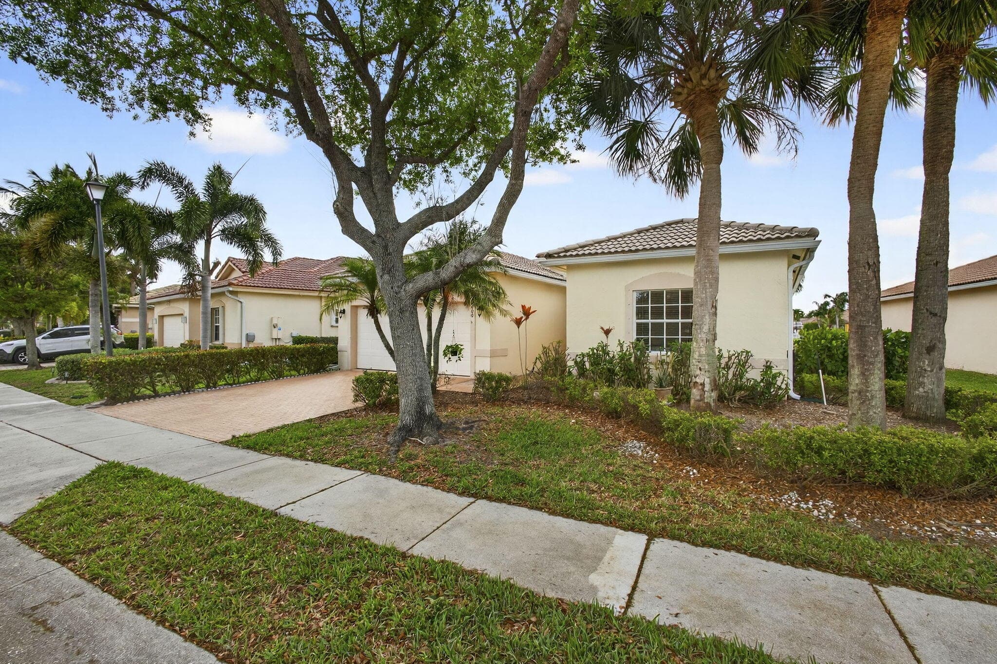 8600 Pine Cay, West Palm Beach, FL 33411 — photo 4 of 96