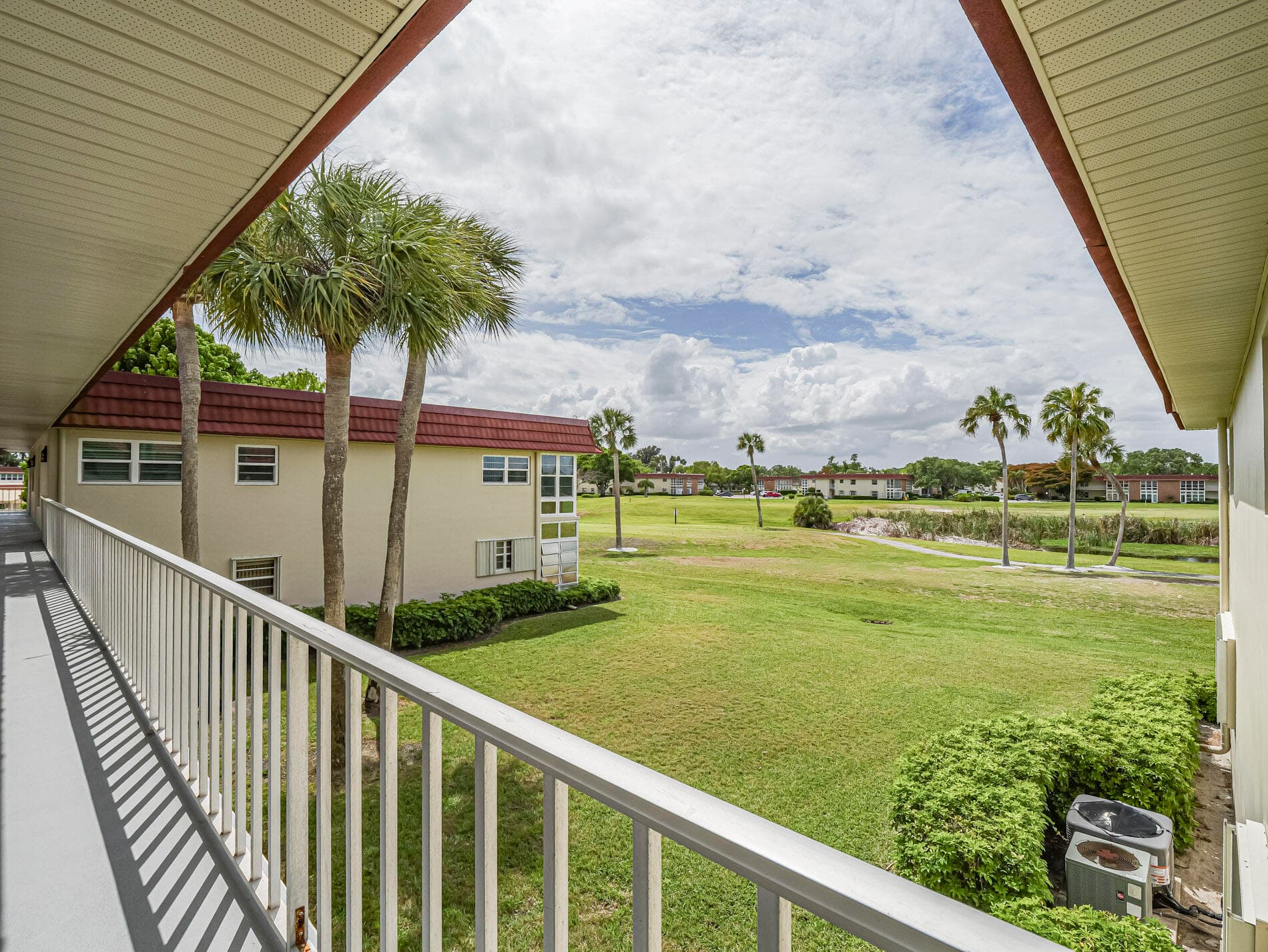 27 Pine Arbor Lane 205, Vero Beach, FL 32962 — photo 2 of 43